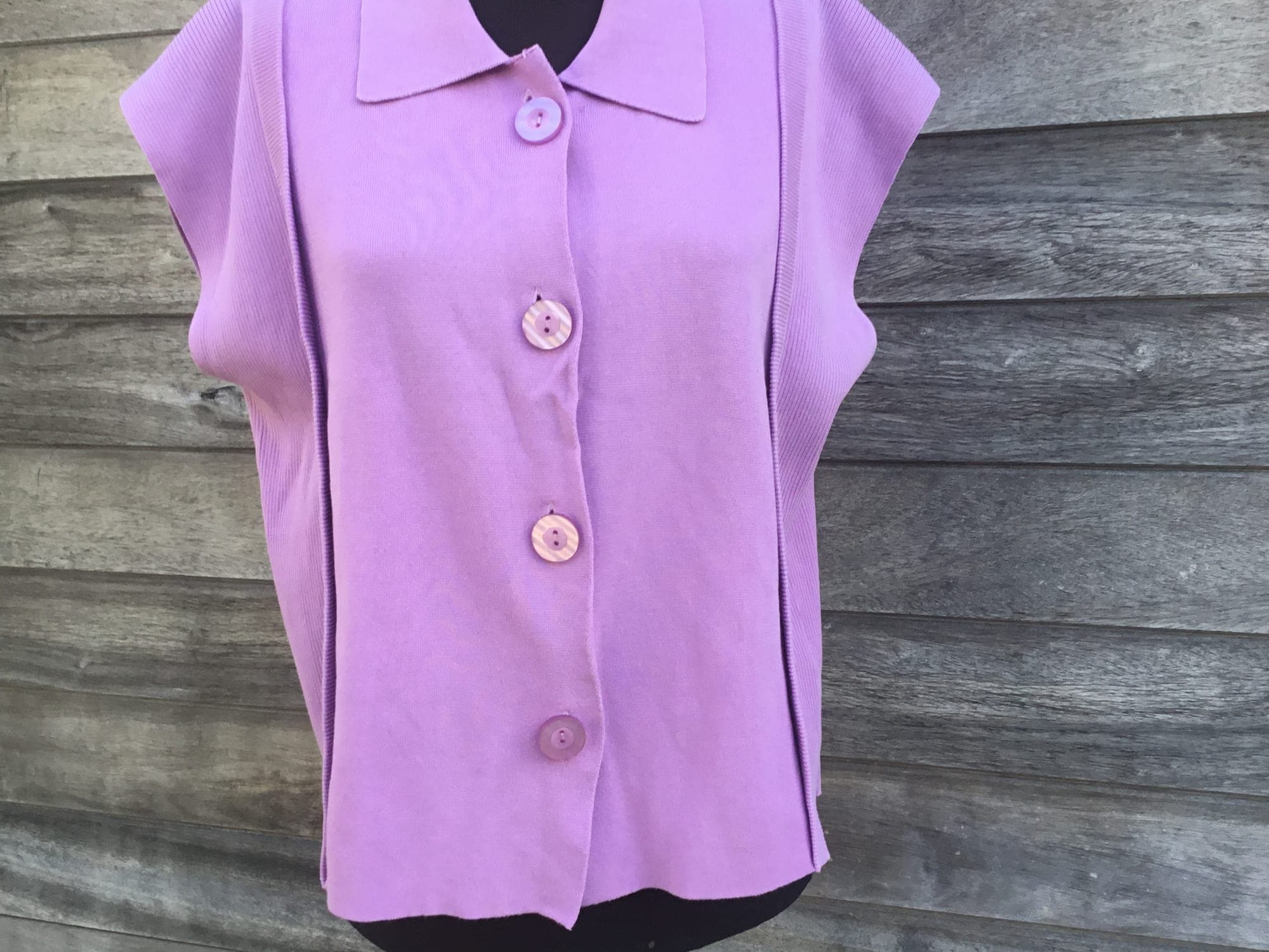 Blazer rose avec manches courtes et boutons