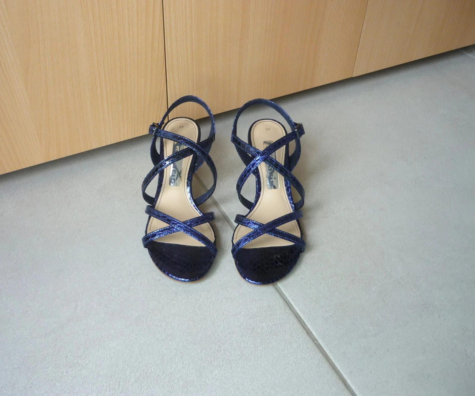 Blauwe metallic hakken schoenen met riempjes van Tamaris Maat 37