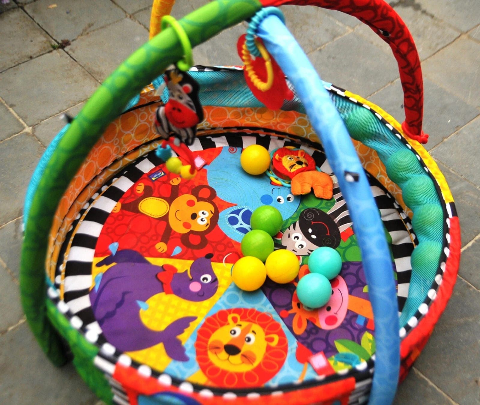 Activiteitenmat voor baby met opzetbare rand