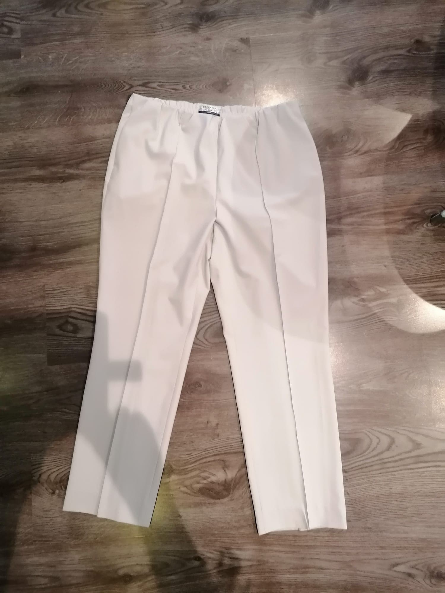 Beige broek RAPHAELA by BRAX maat 44
