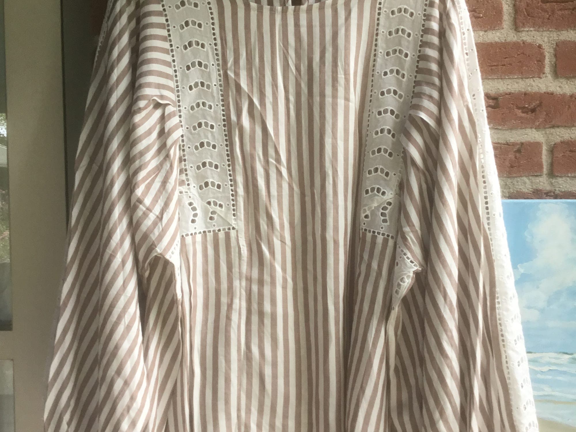 Gestreepte tuniek met broderie en pofmouwen, nieuw met kaartje, maat 46-48 (50).