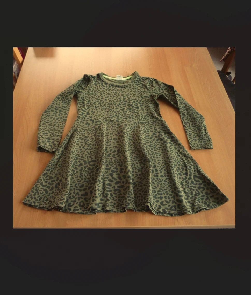 Kaki groen kleed jurk met zwarte luipaard print Hema Maat 122/128
