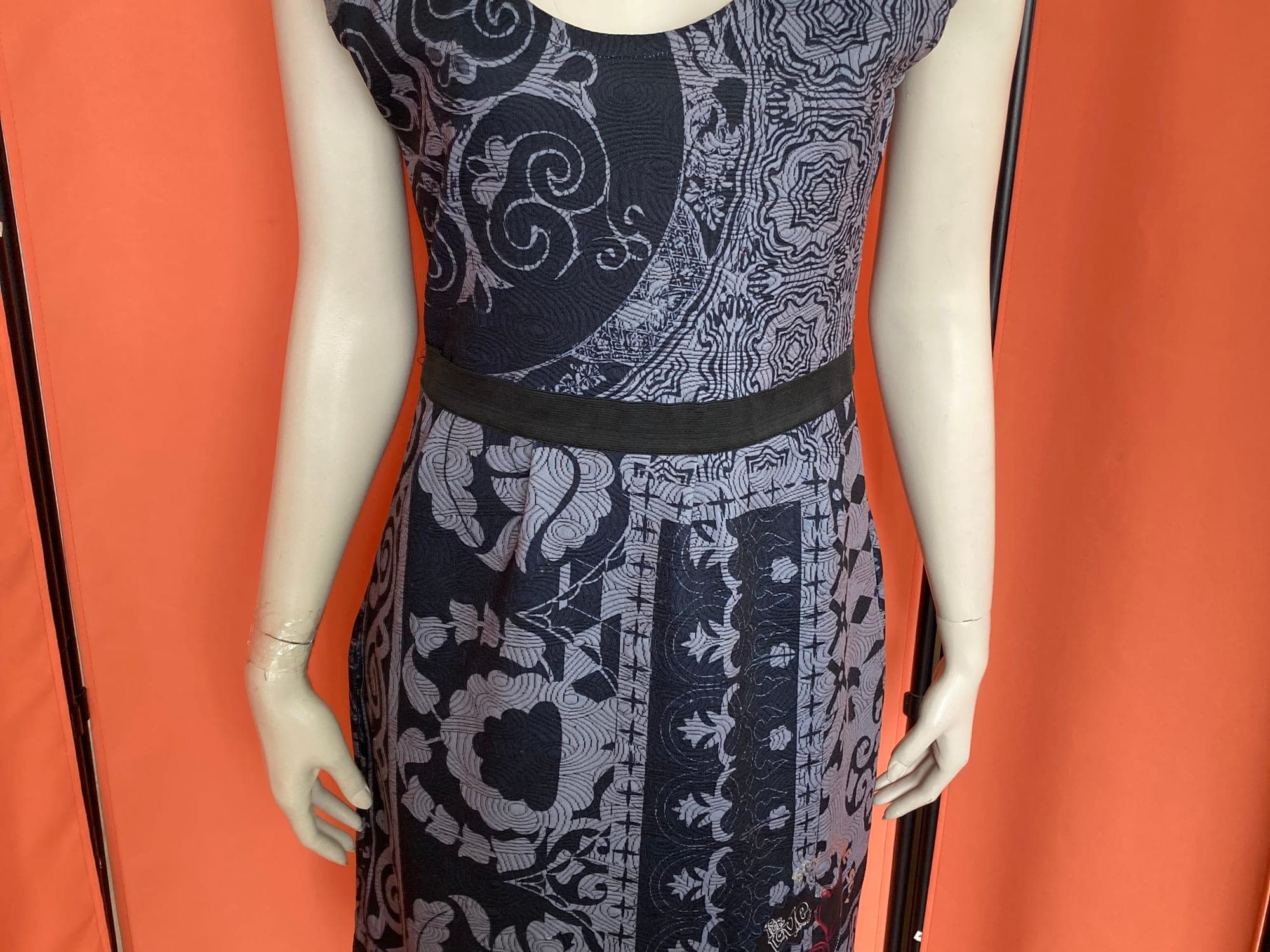 Desigual jurk met patchwork patroon en grijze Details
