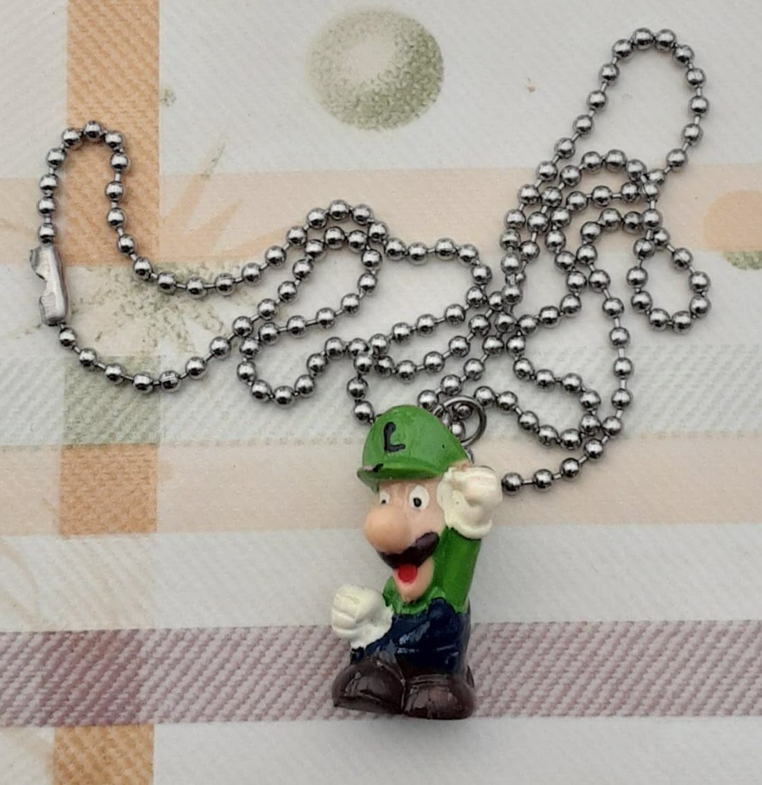 Luigi hanger met bolletjesketting - Super Mario