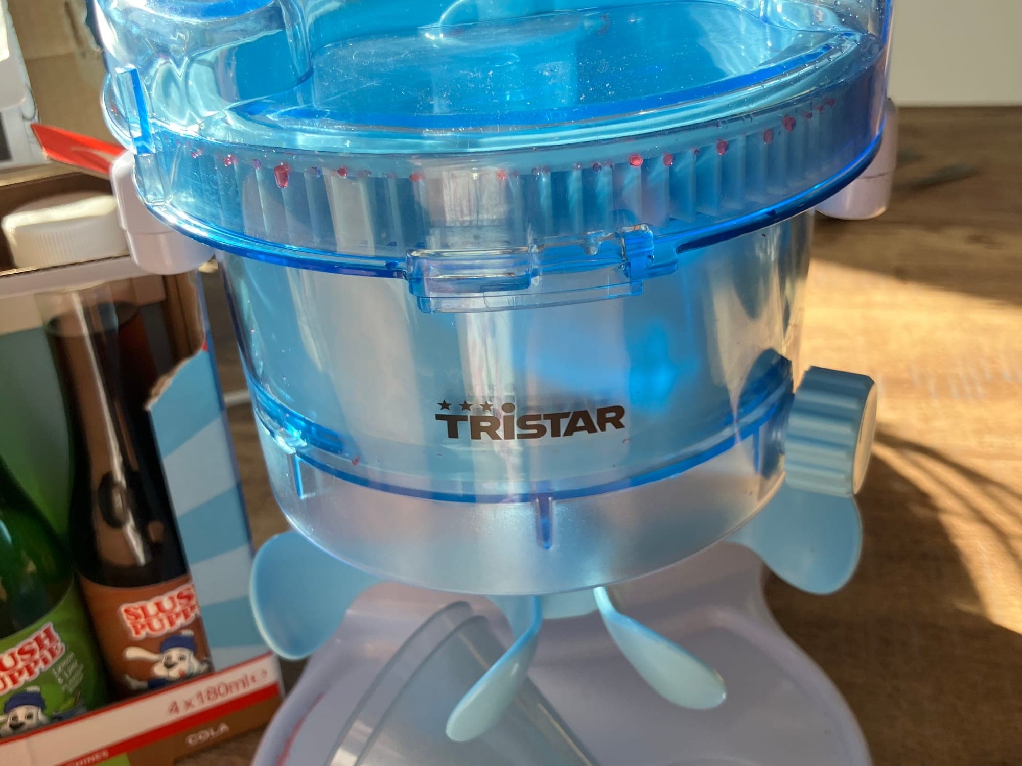 Tristar Slushie machine met Slush Puppie siropen set