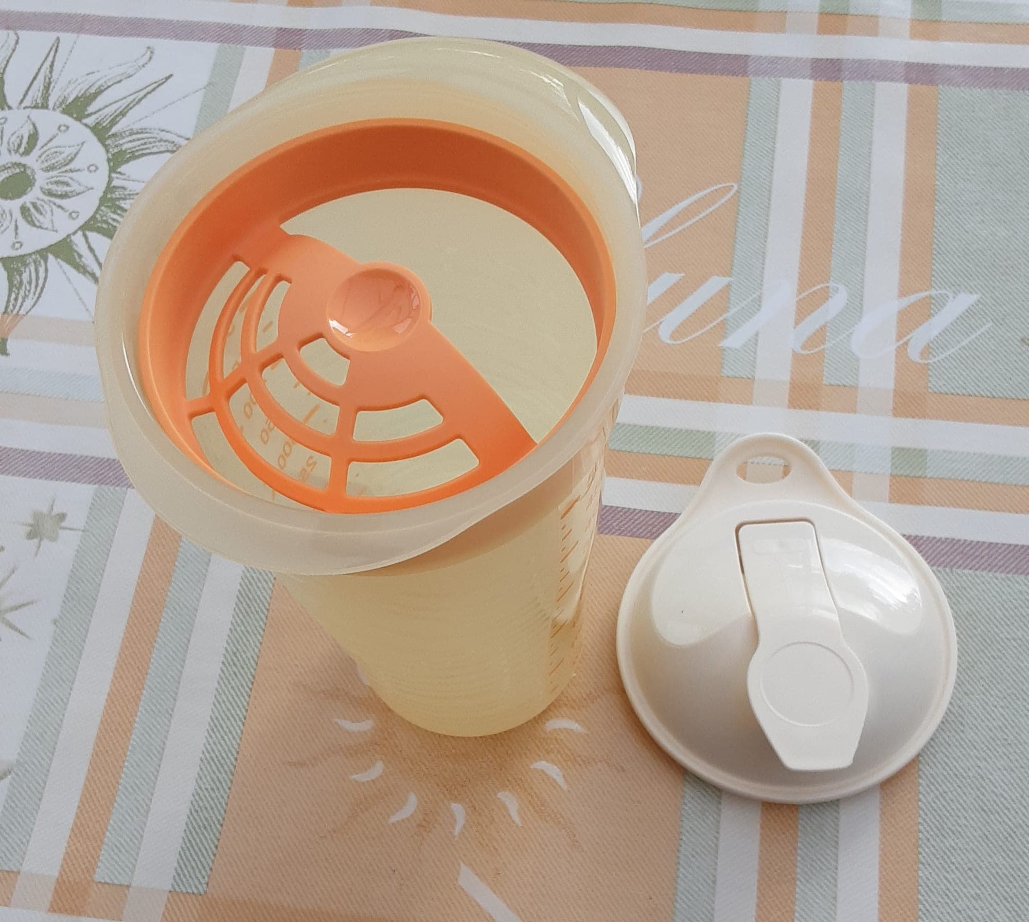 Tupperware quickshaker 500 ml Orange wit