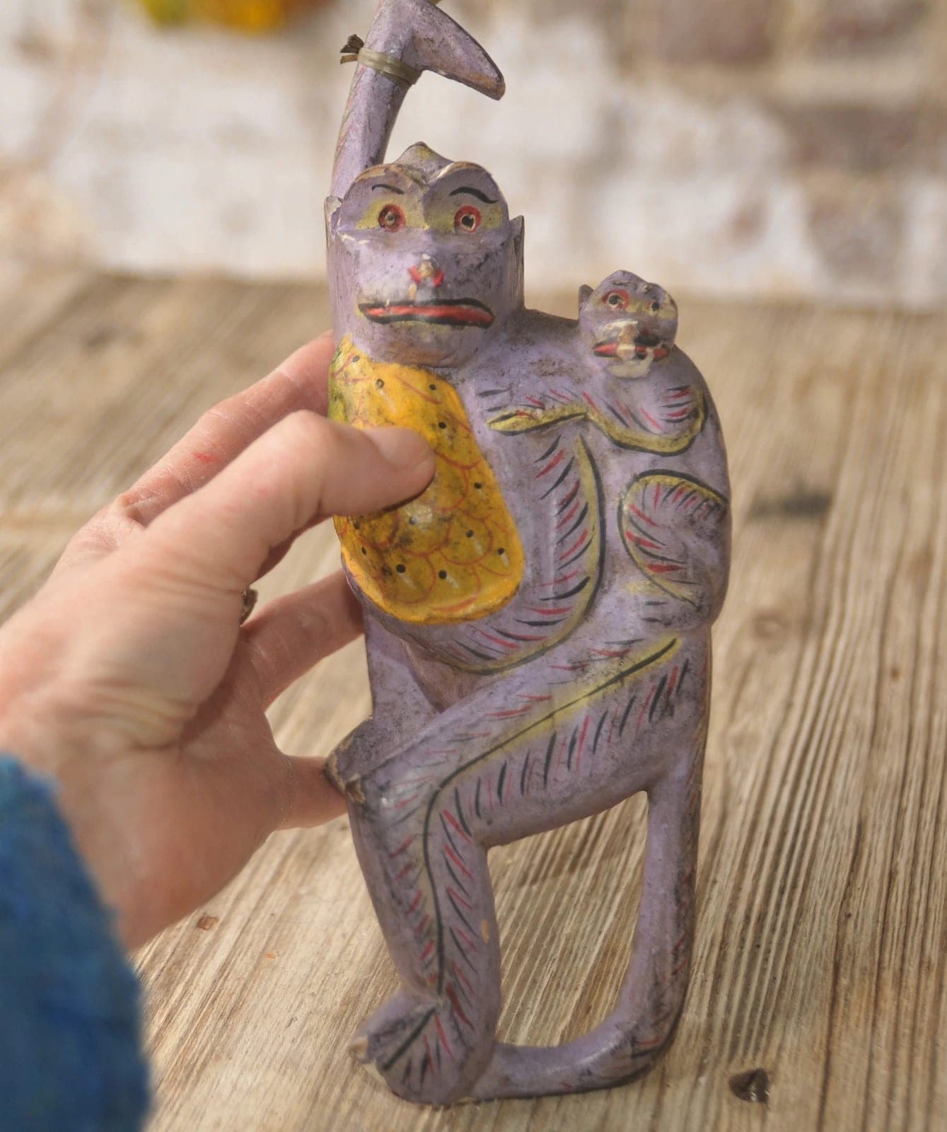 Vintage houten beeldje aap uit Indonesië