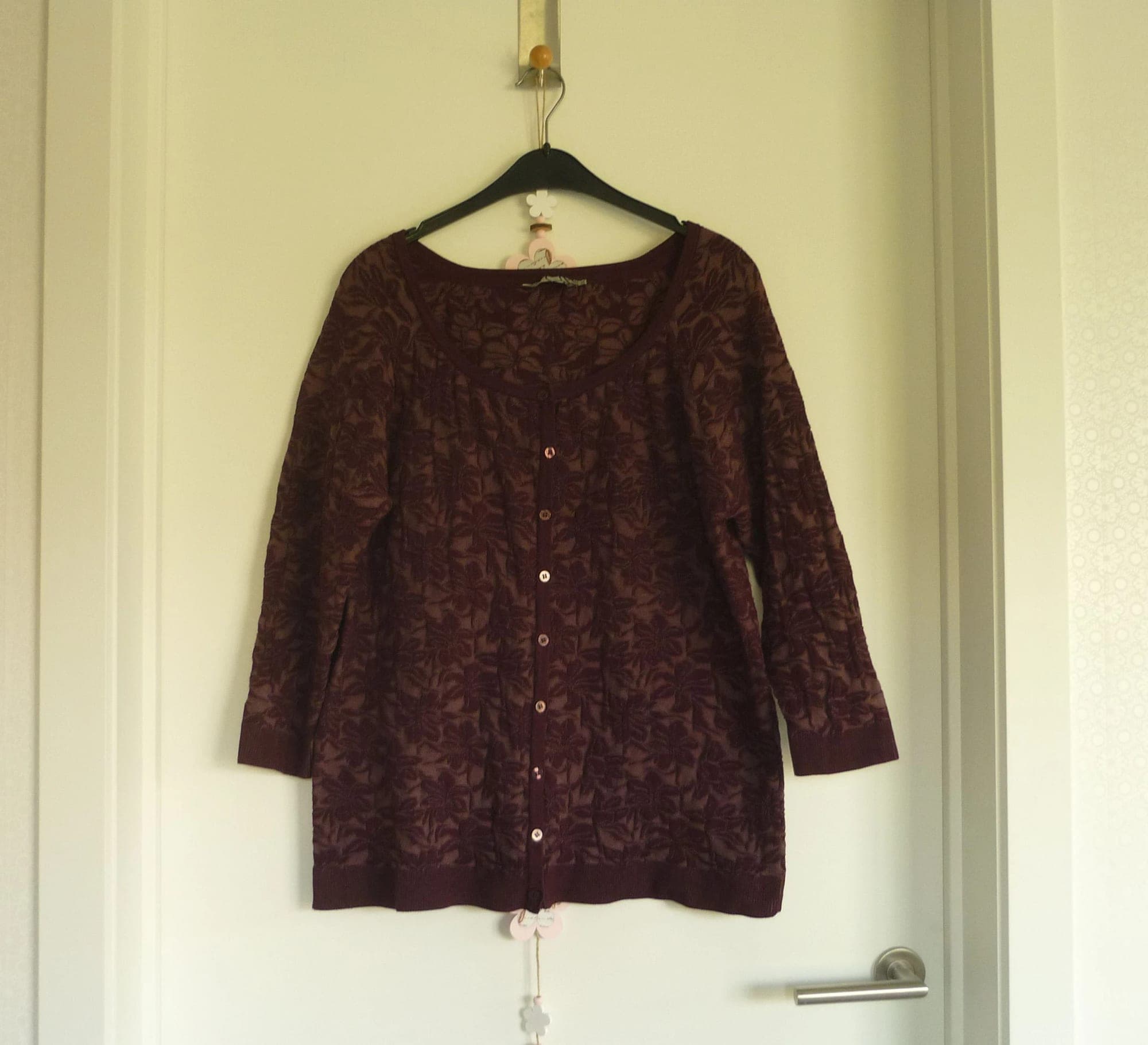 Aubergine bordeaux vest met bloemen Maat XXL van D’Auvry