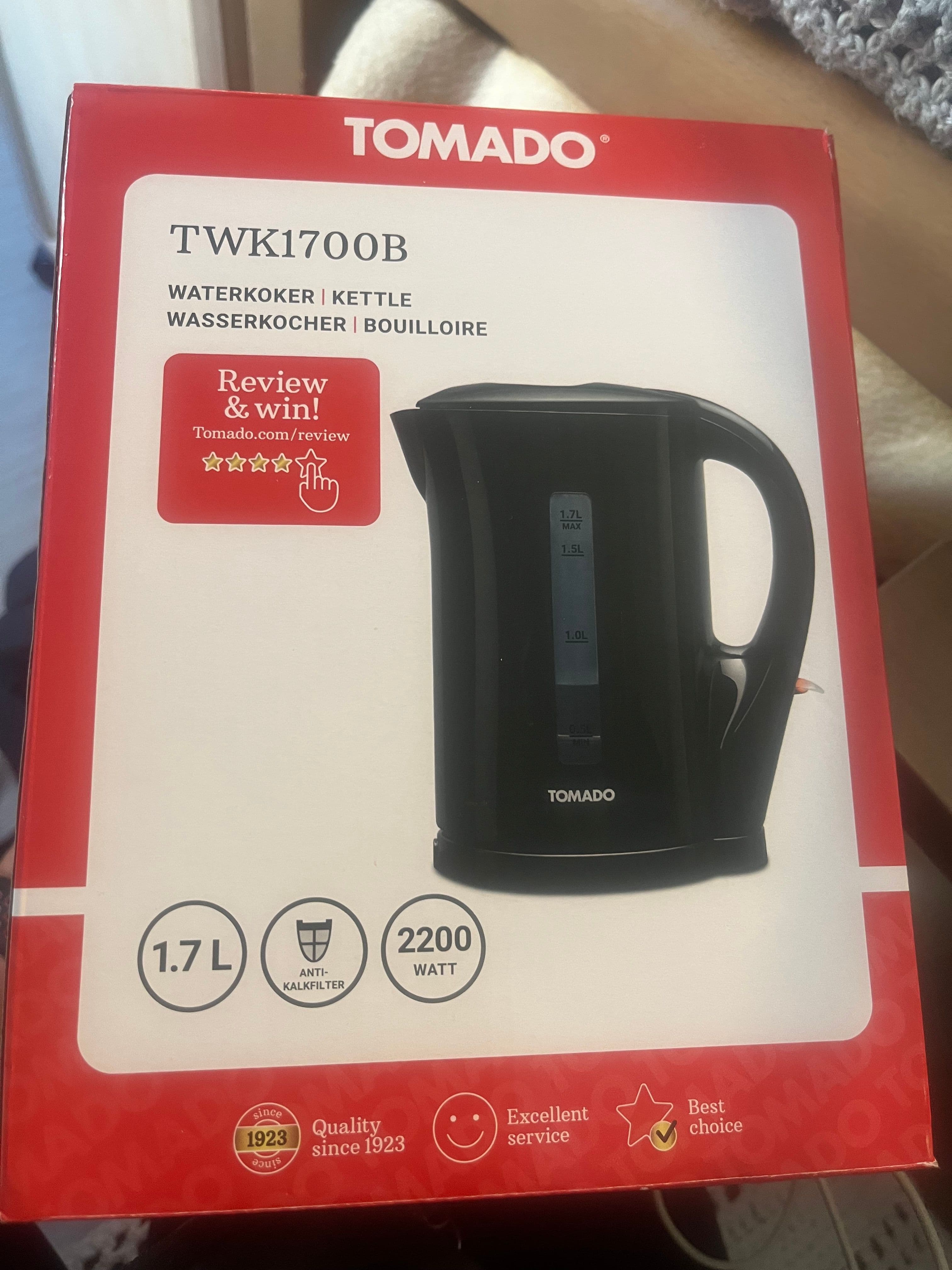 Tomado waterkoker TWK1700B zwart 1.7L