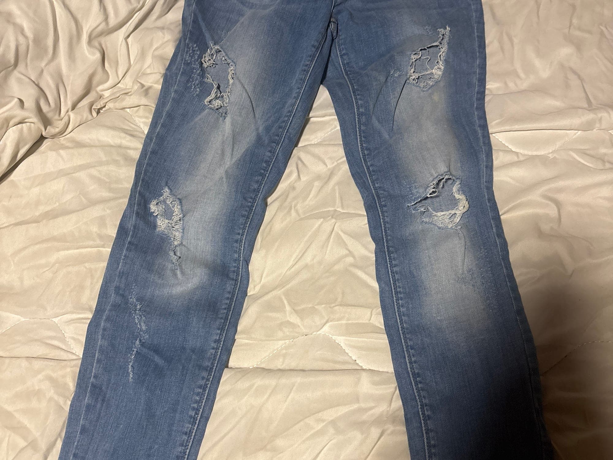 ONLY distressed jeans met scheuren
