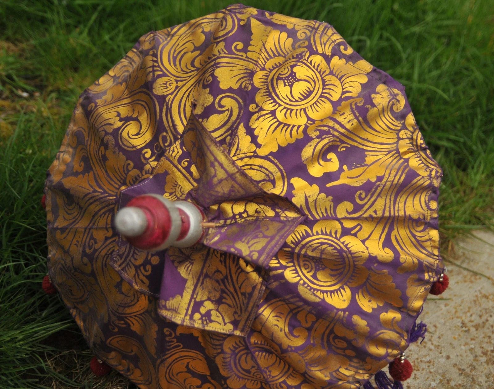 Handgemaakte Balinese parasol goud en paars