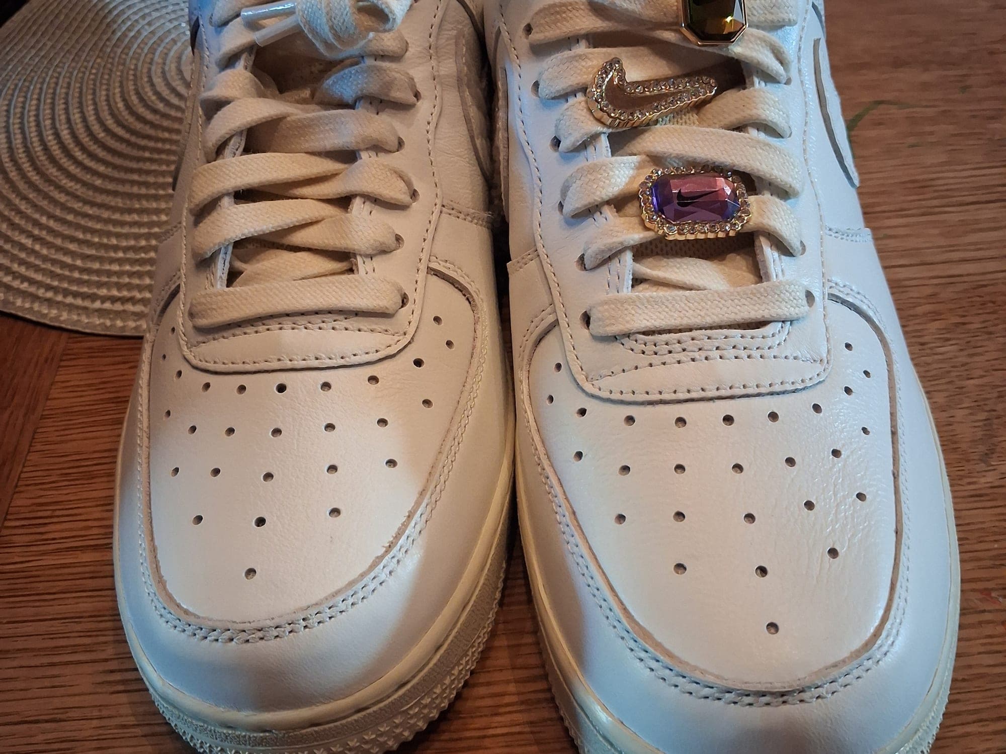 Nike Air Force 1 blanc avec détails personnalisés