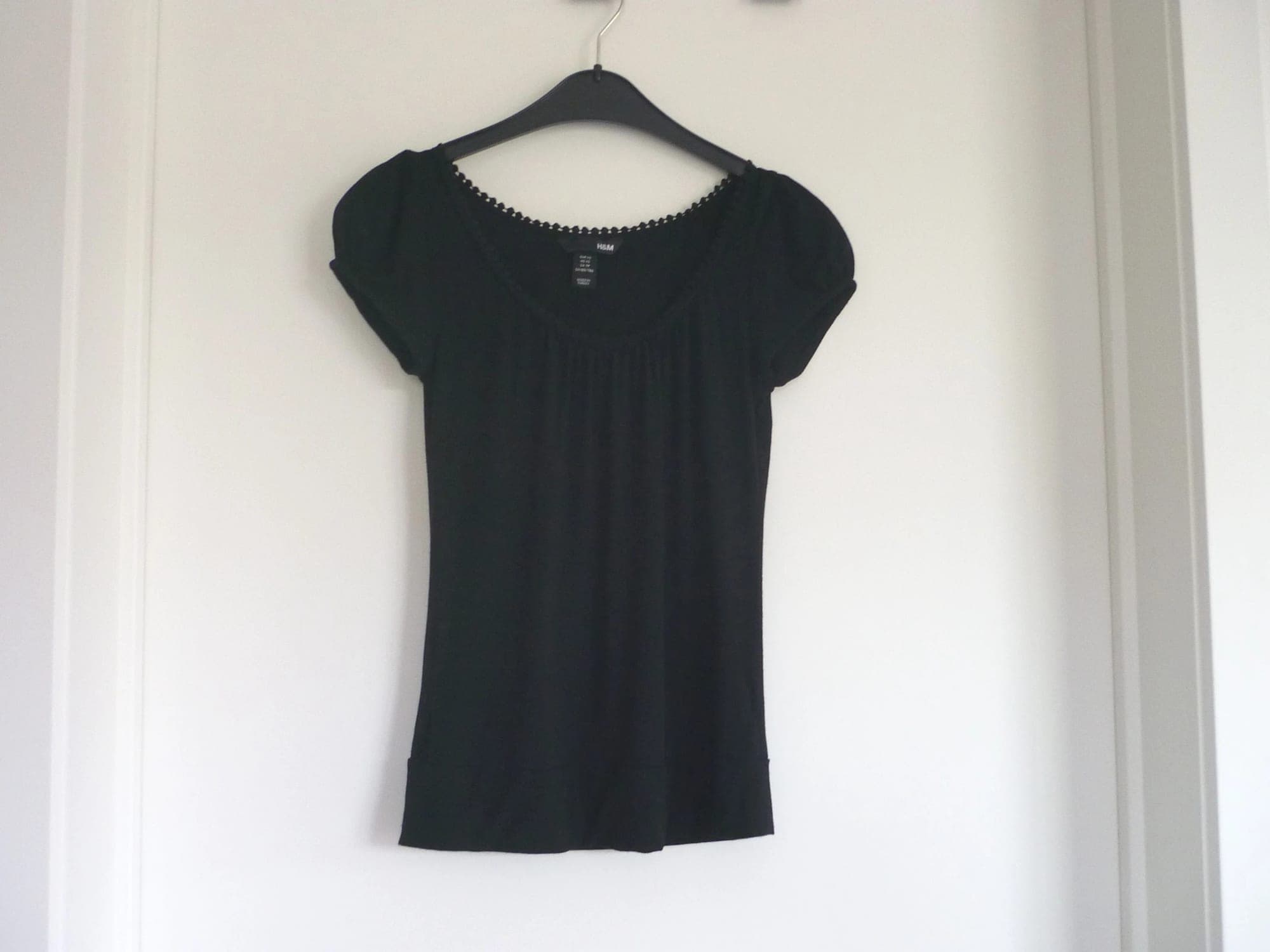 Black H&M T-shirt top with polka dot collar Size XS