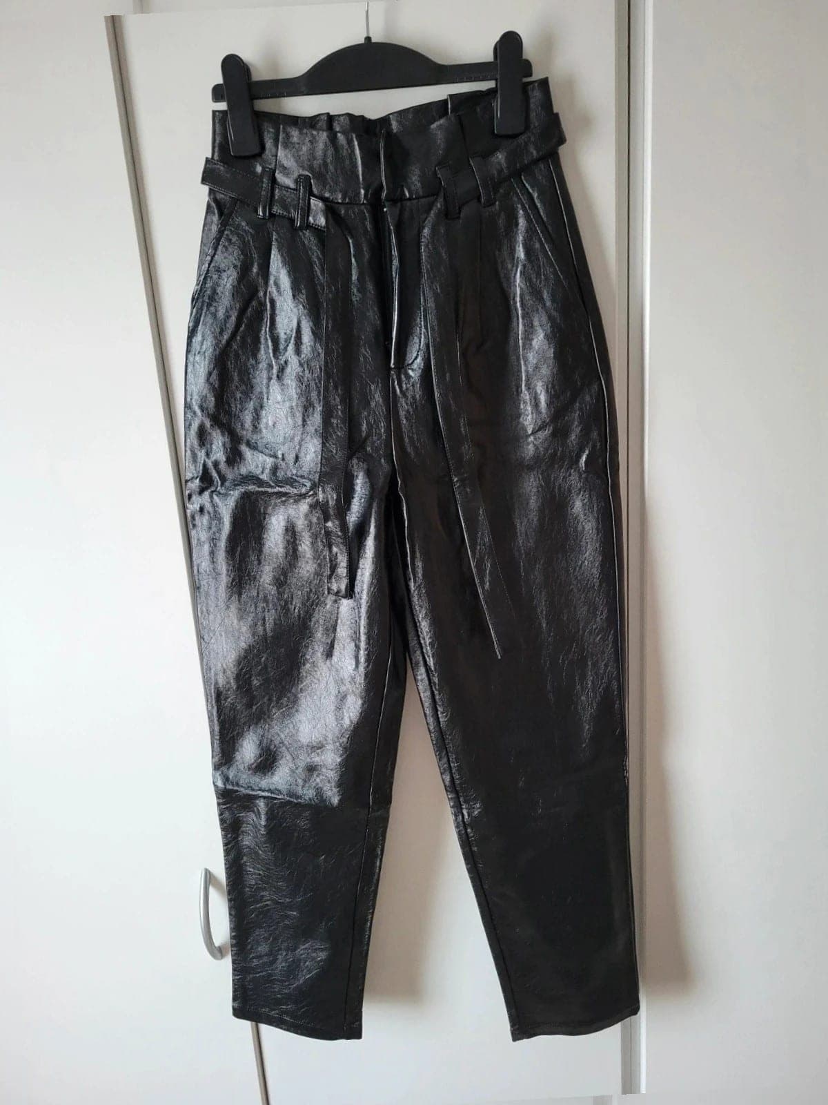 NA-KD Paperwaist Leatherlook broek Zwart – maat 34 – nieuw met kaartjes