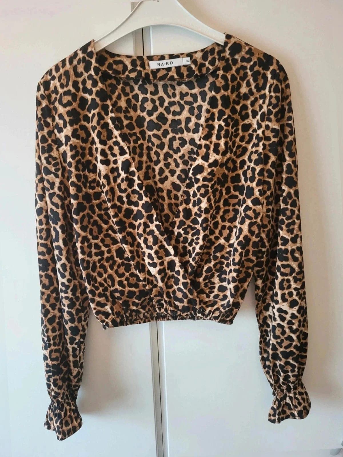NA-KD Leopard Wrap Blouse – maat 32