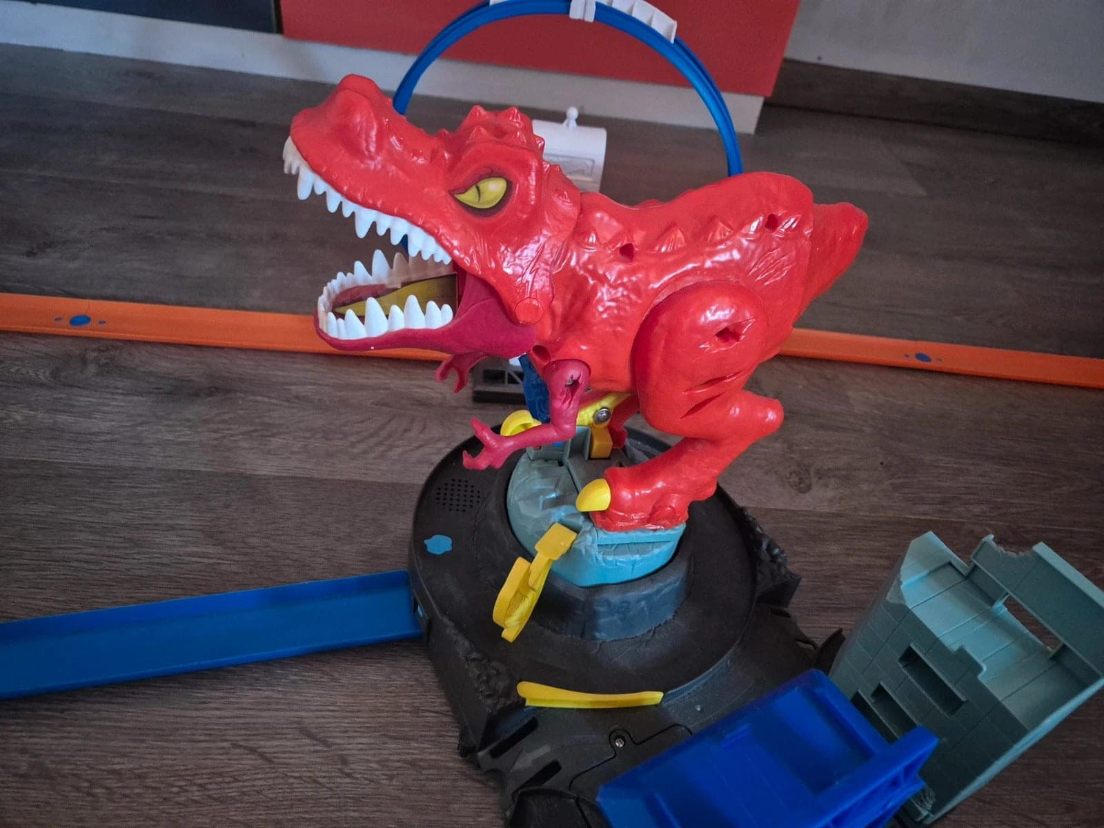 Hot Wheels T-rex en Looping banen zonder auto's