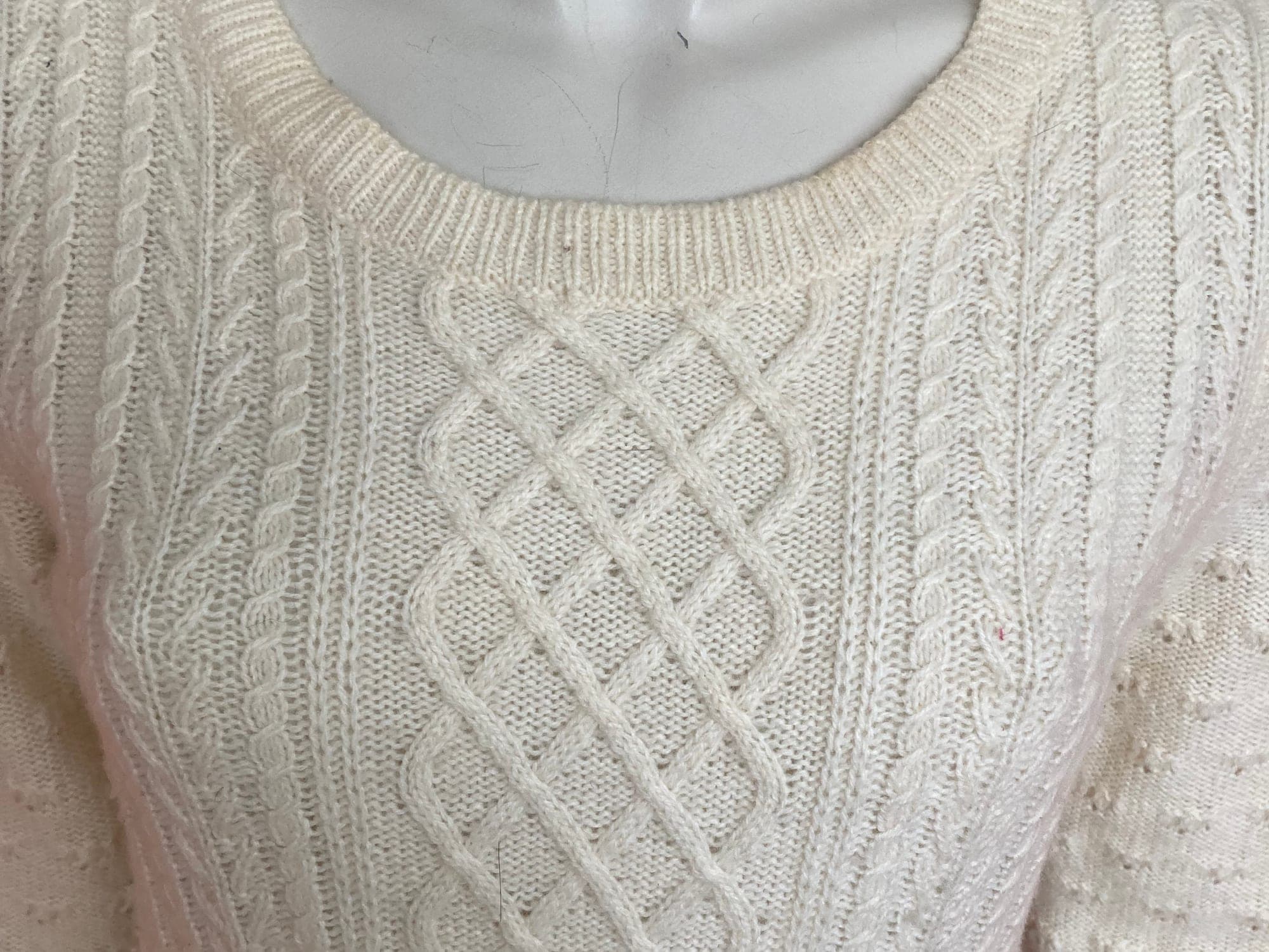 Witte cable knit jurk met structuurpatroon