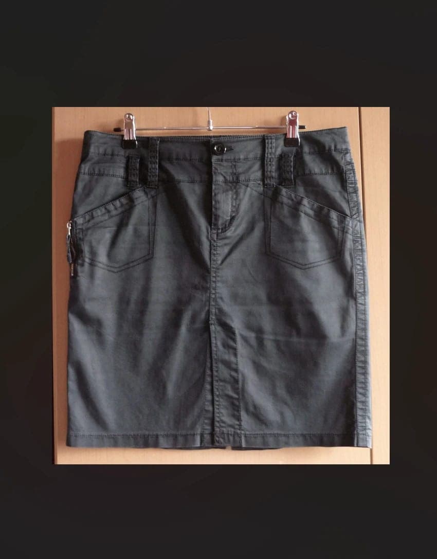 Zwarte soepele rok met 2 splits  Maat 38/40