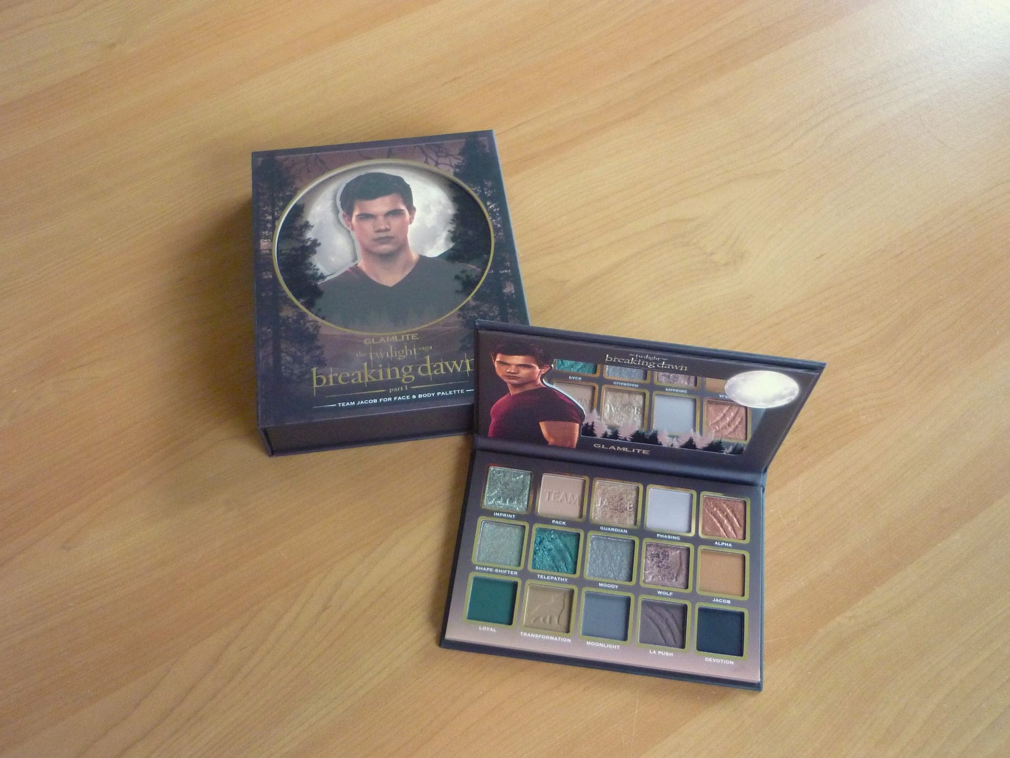 Glamlite The twilight saga Breaking dawn part I Team Jacob face & body palette