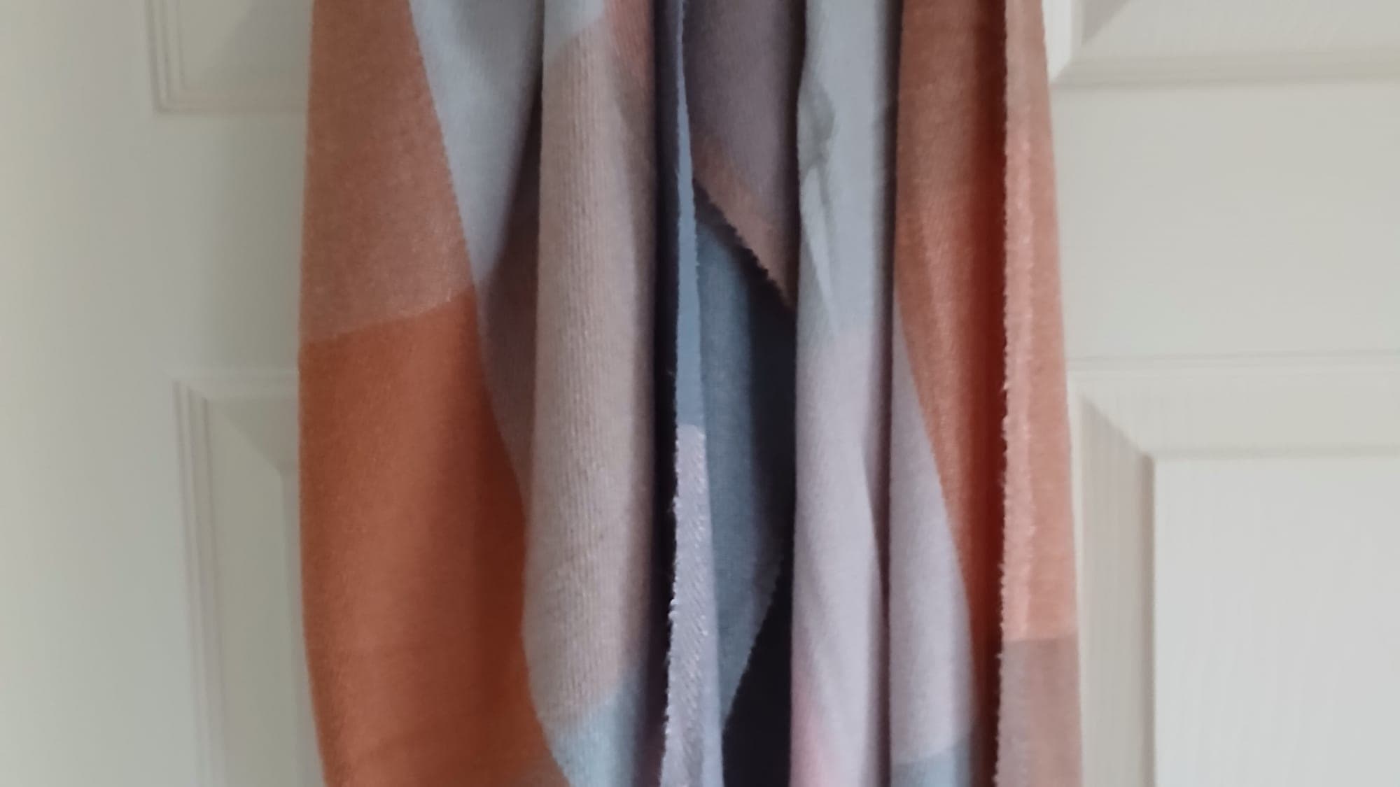 Kleurrijke dames sjaal met franjes - roze/grijs/terracotta