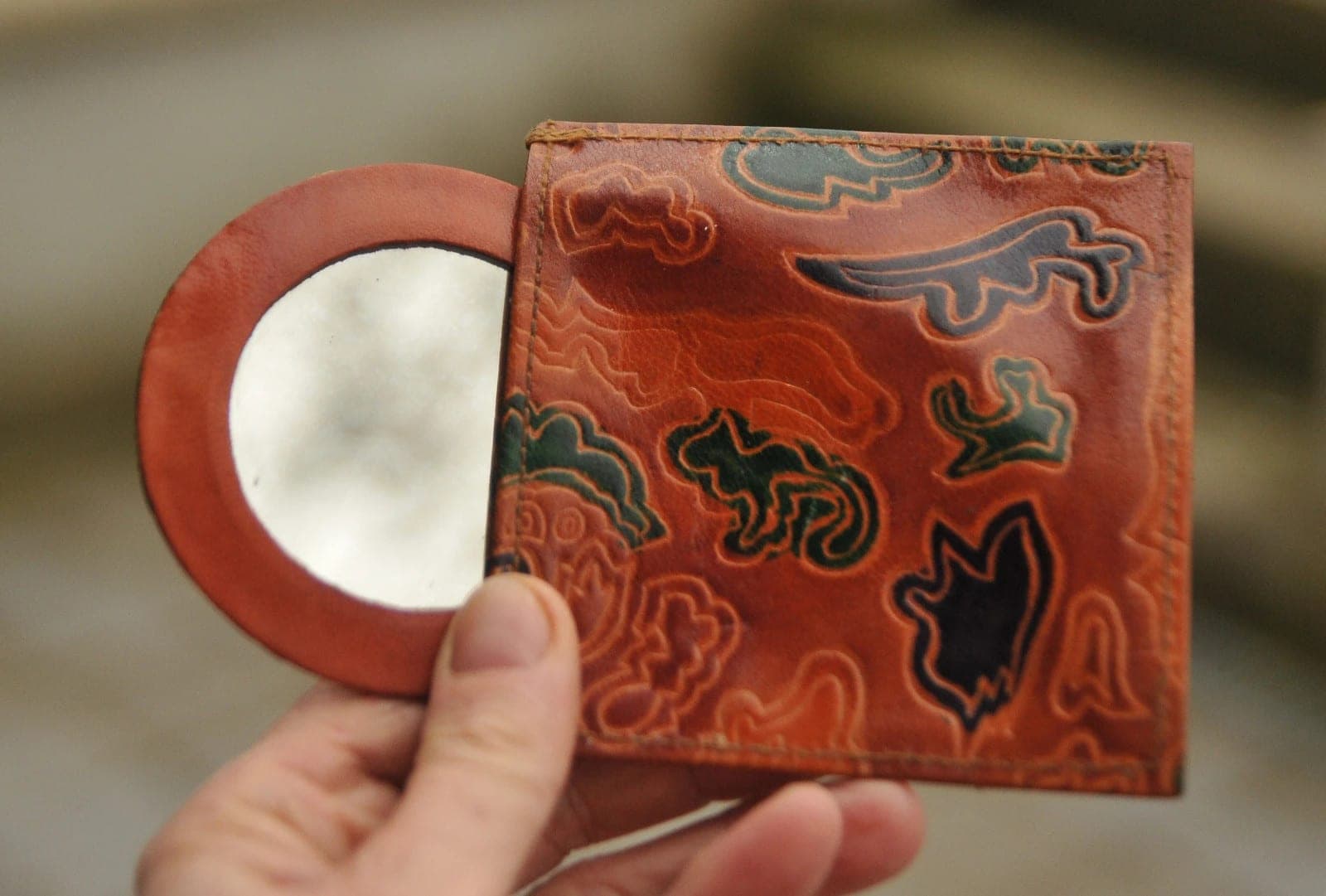 Indian spiegeltje in leren etui