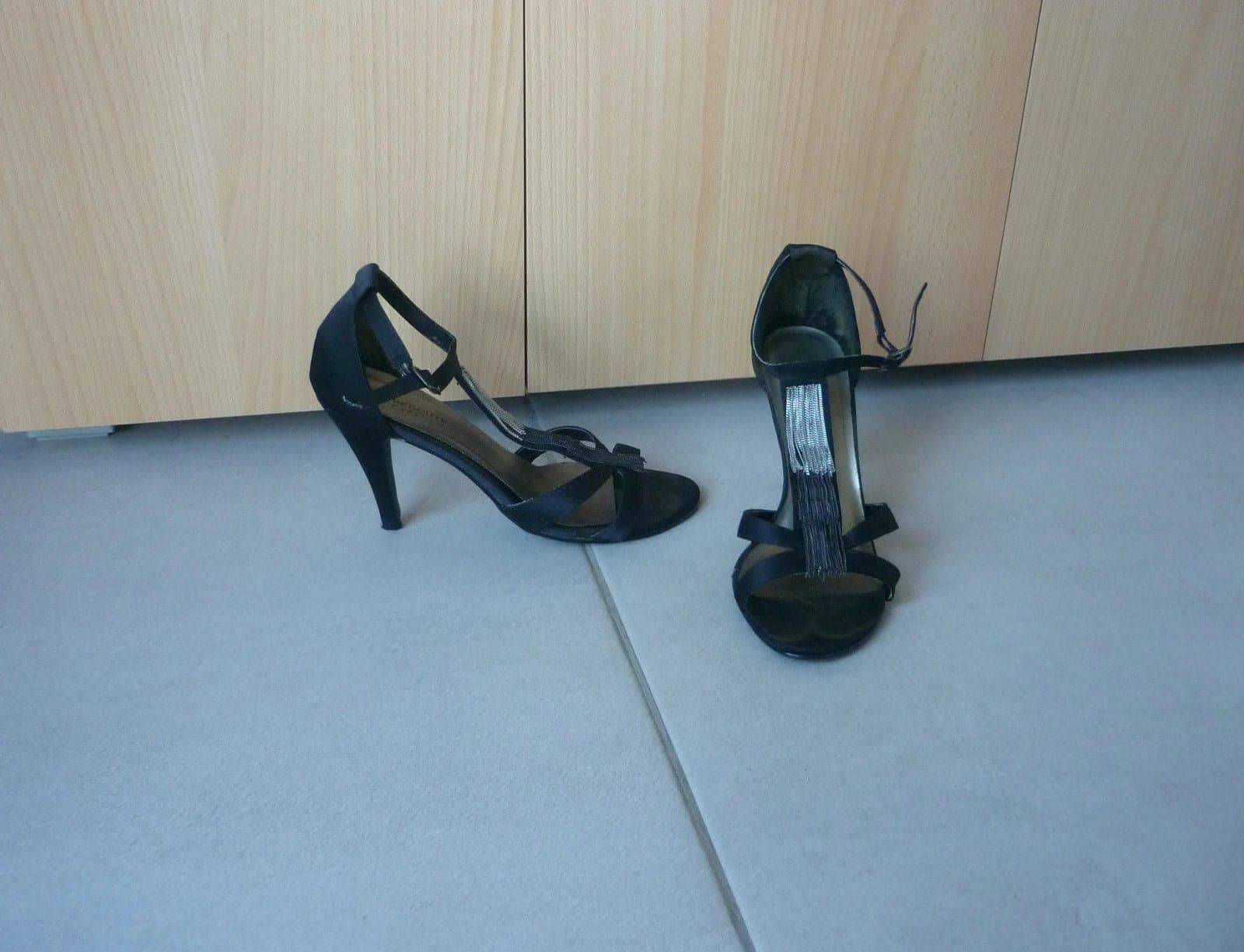 Zwarte satijnen hakken schoenen met metalen kettingen Maat 37 van La Redoute
