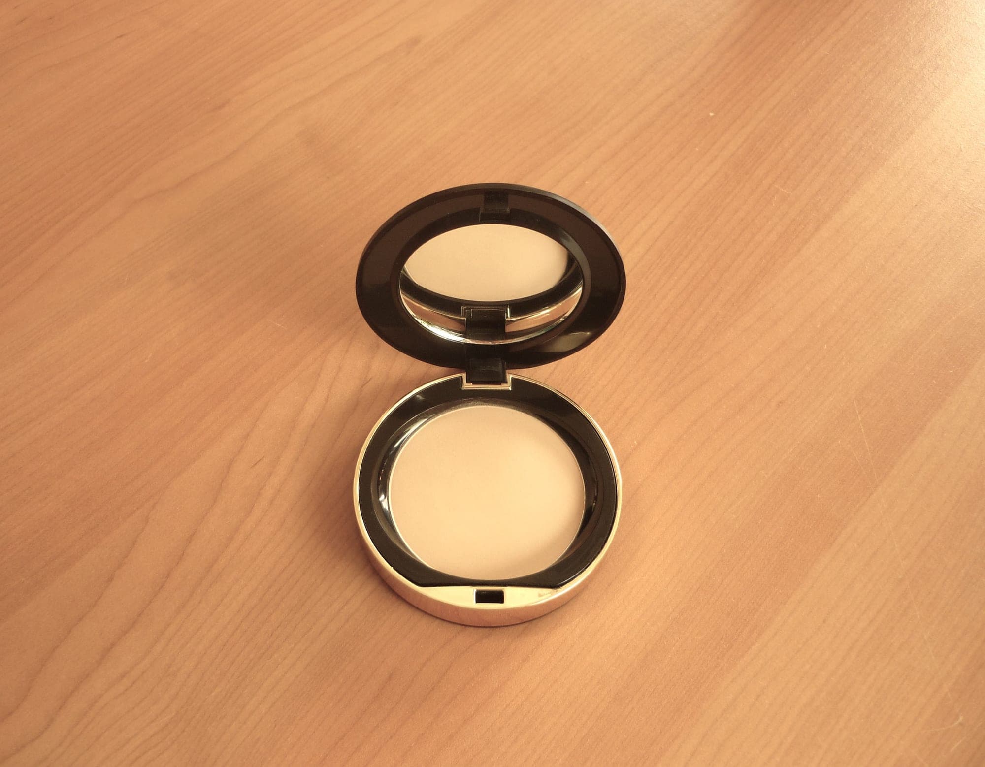 Milani Conceal + perfect Shine proof powder 03 Natural light Gezichtspoeder