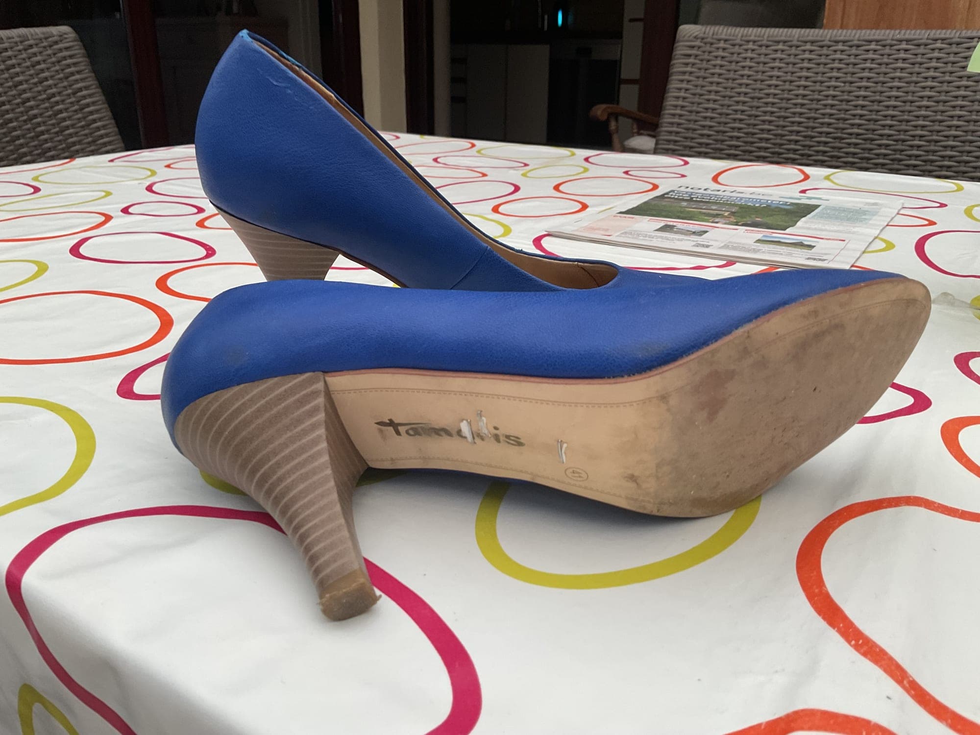 Tamaris blauwe pumps met houten hak