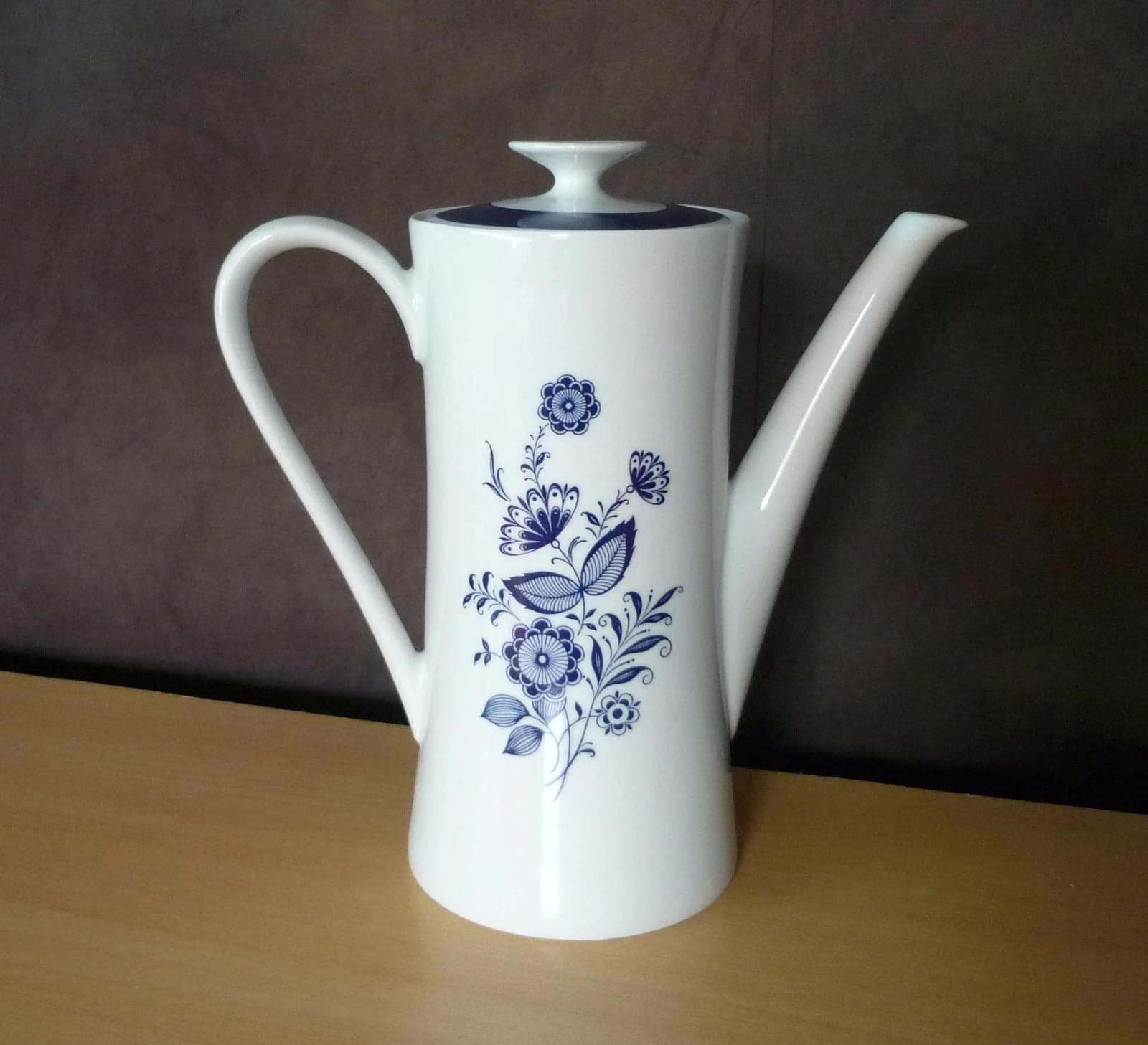 Grote witte porseleinen koffiekan met blauwe bloemen van Mitterteich Bavaria