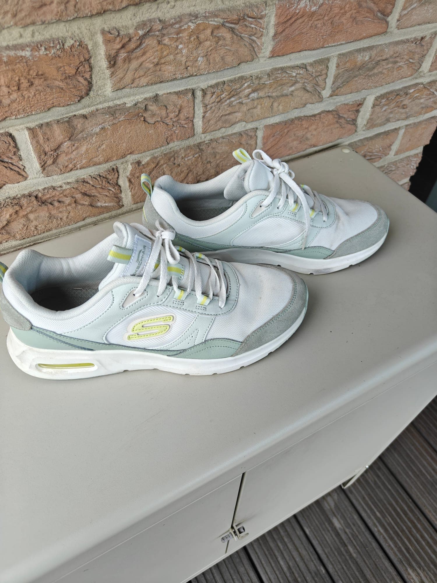 Mooie Skechers  maat 40 en in stof