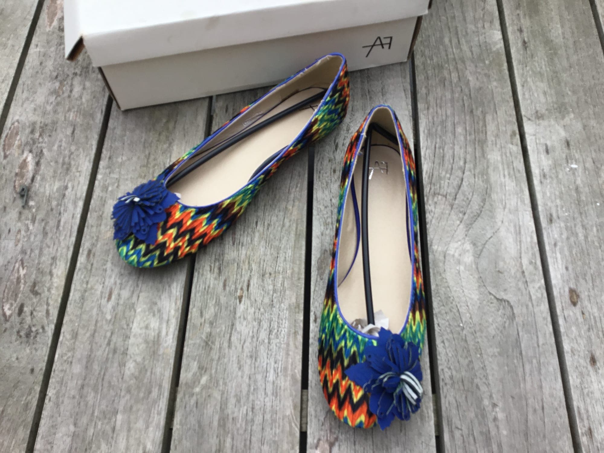 Ballerines avec print oiseaux/plumes colorés - bleu/rouge/jaune
