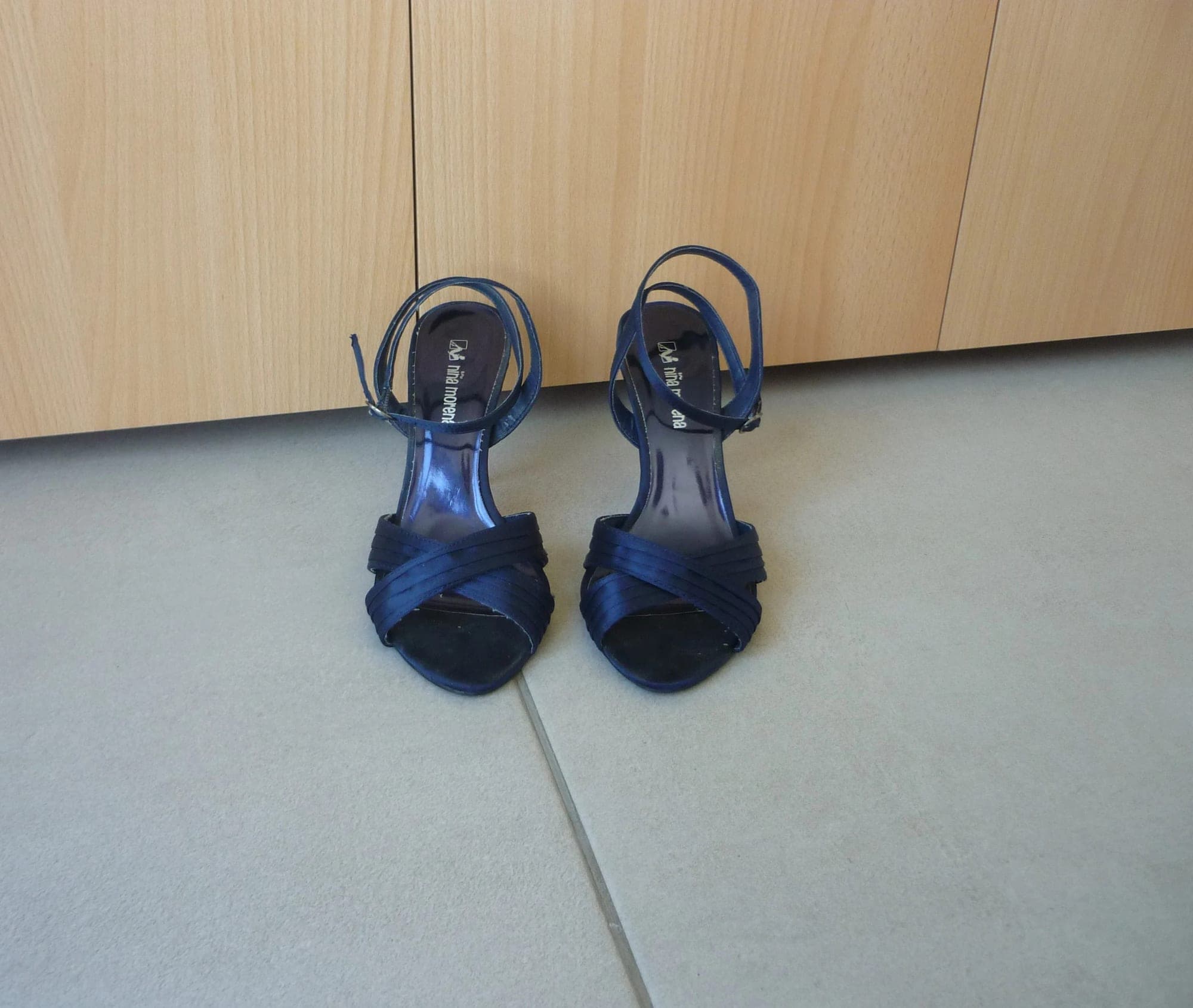 Blauwe satijnen hakken schoenen Maat 37 van Nina Morena