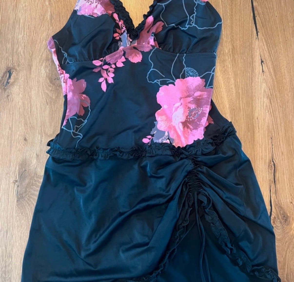 Maillot de bain noir avec imprimé fleurs roses - taille 40