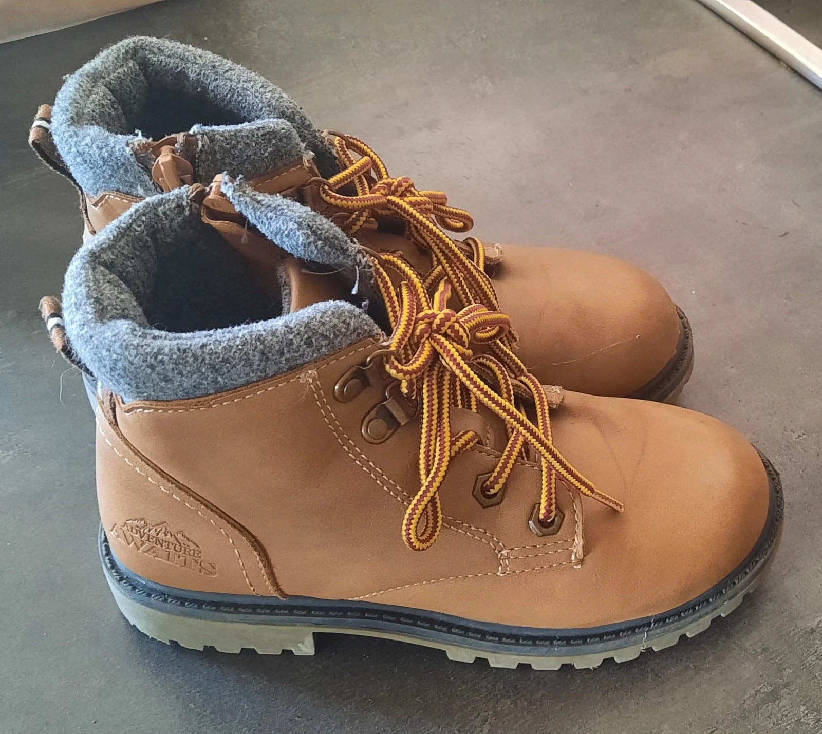 Walkx hoge bottinekes mosterdgeel