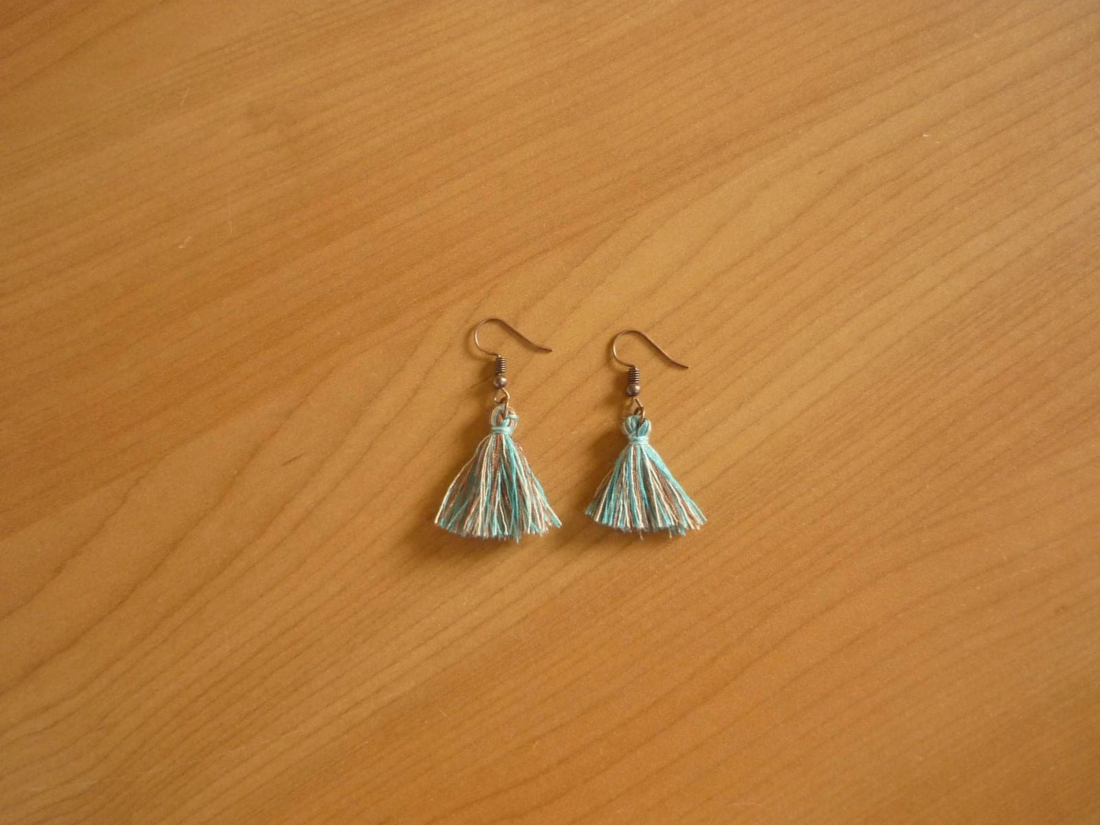 Koperkleurige oorbellen met turquoise bruin beige tassel slinger hanger