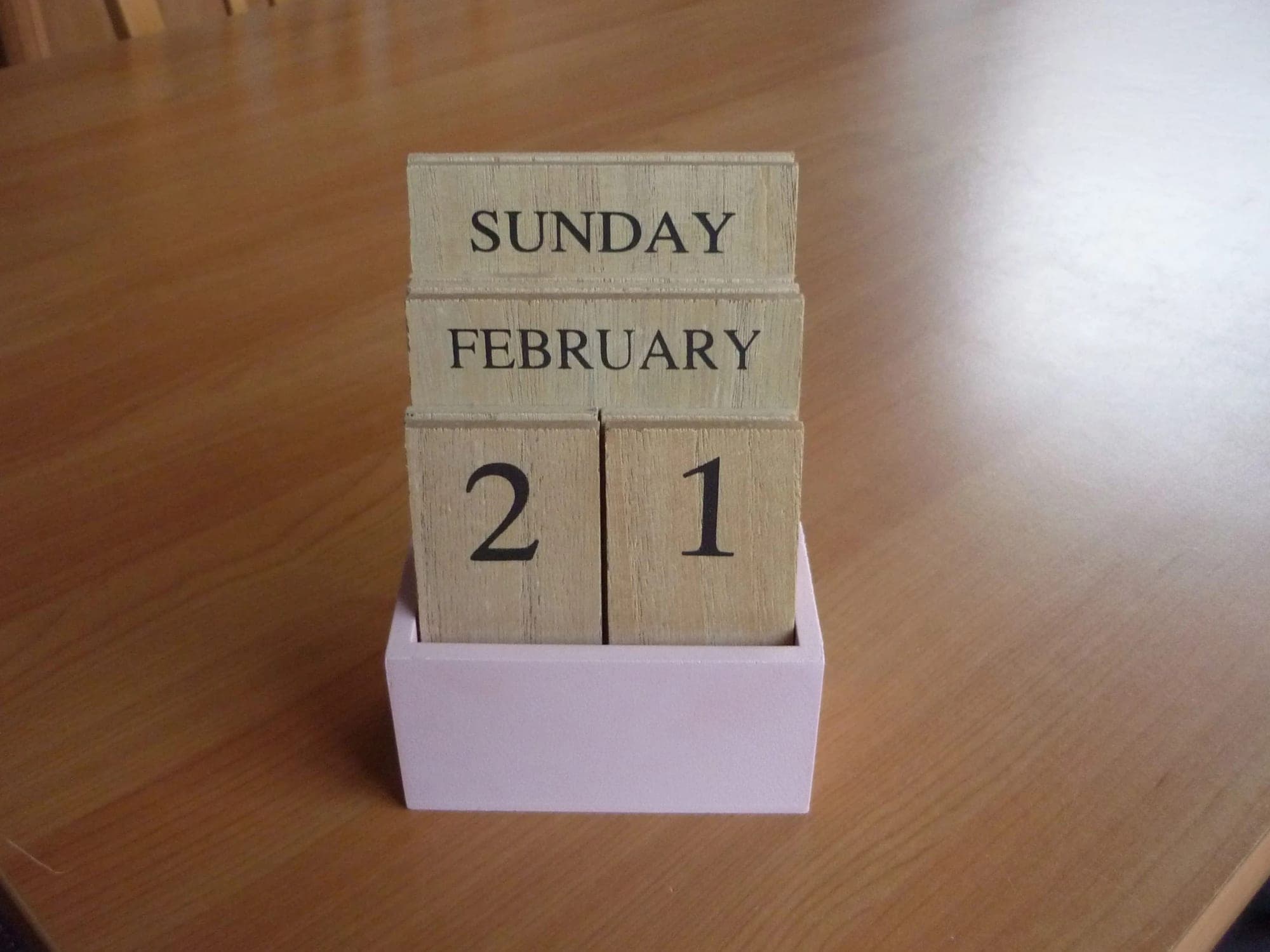 Houten roze manuele kalender