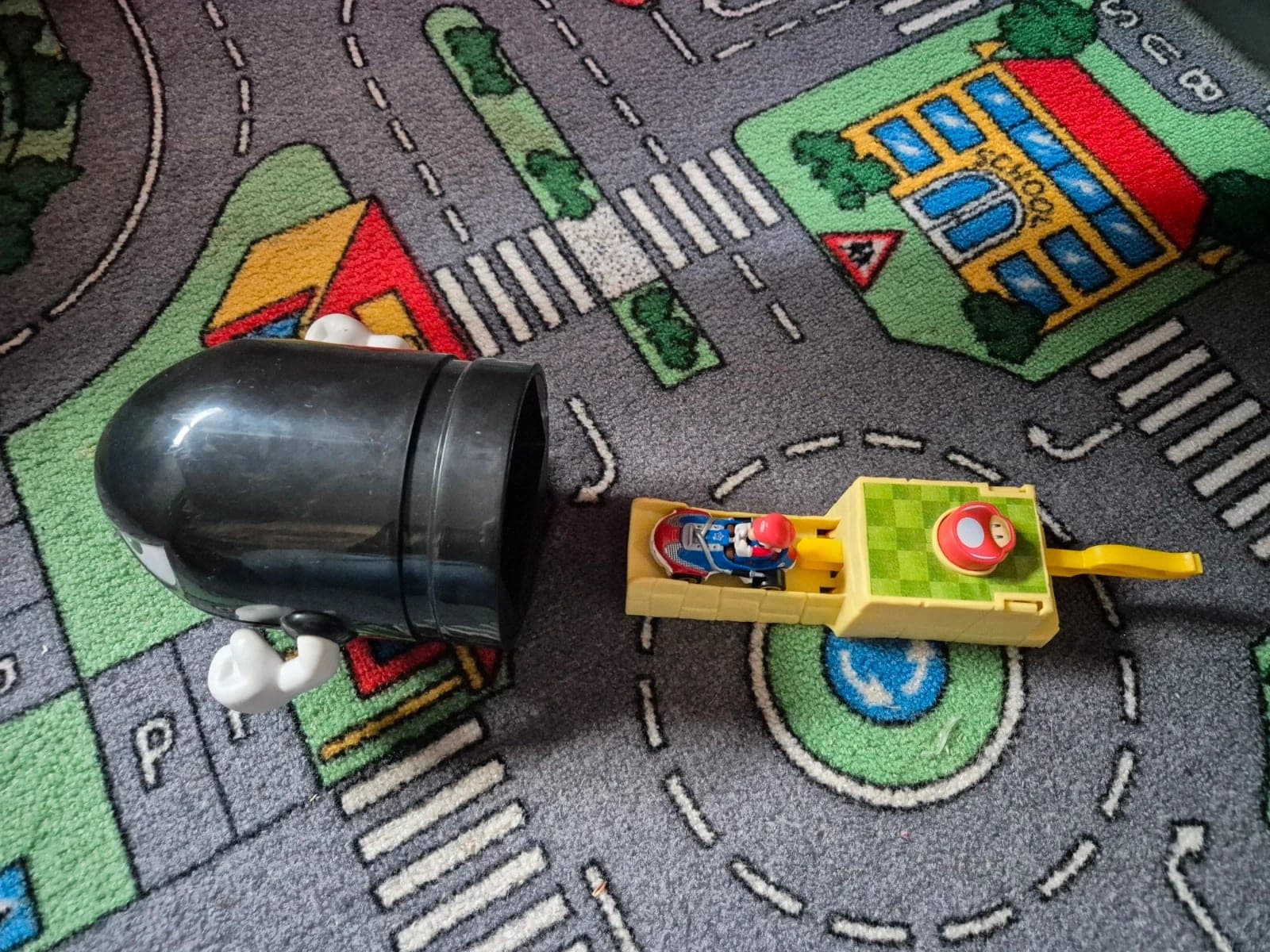 Hot Wheels Mario Kart Bullet Bill Speelset met Mario