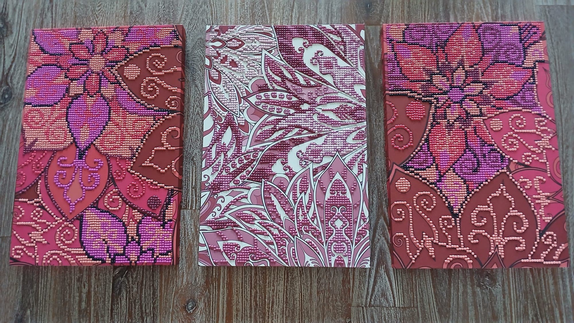 3x decoratieve canvas schilderijen met roze/paarse bloemmotief