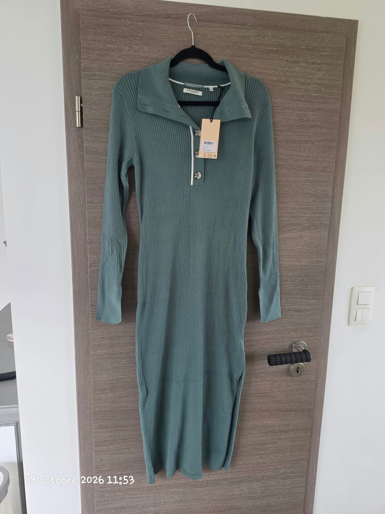Geribbelde jurk Scotch & Soda grijs-groen met kraag