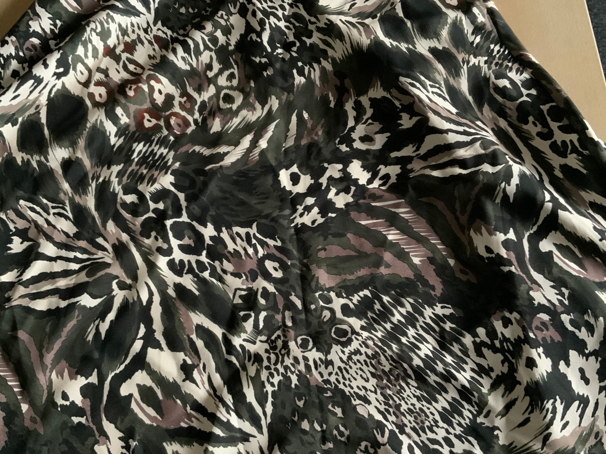 Rok met zwart-wit dierenprint patroon