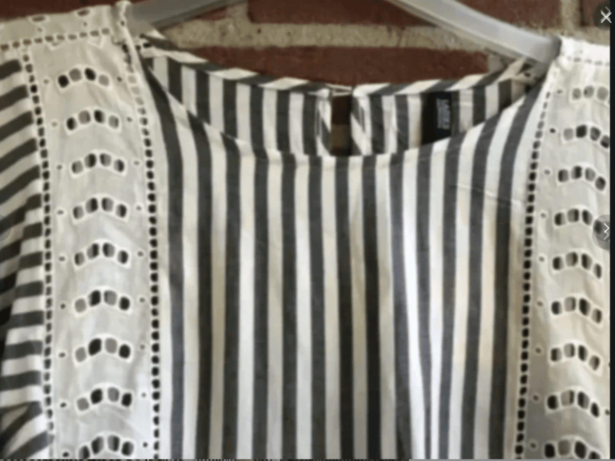 Tuniek met verticale strepen en broderie, nieuw met kaartje, maat 46-48-(50).