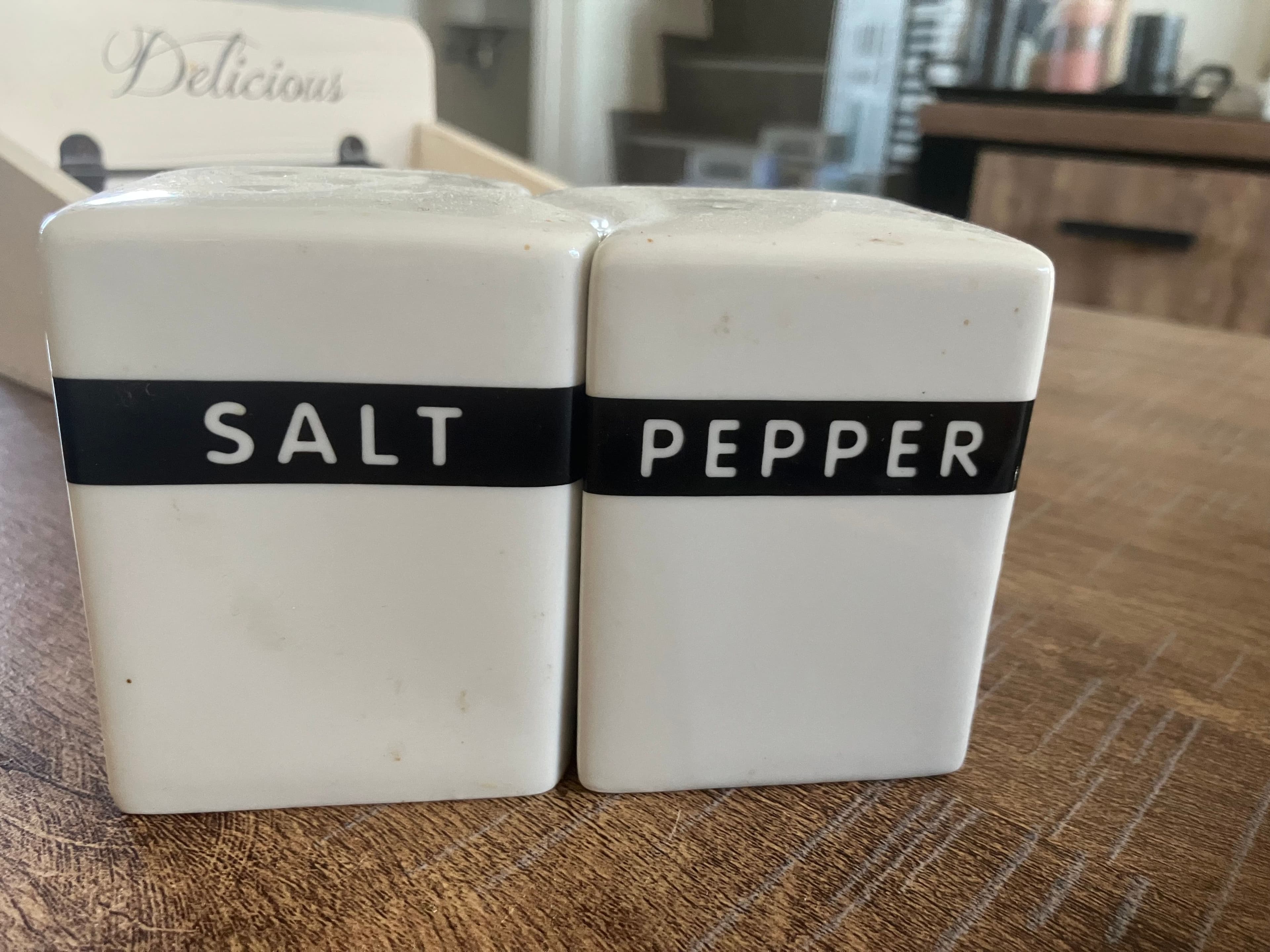 Salt & pepper shakers set wit met zwarte band