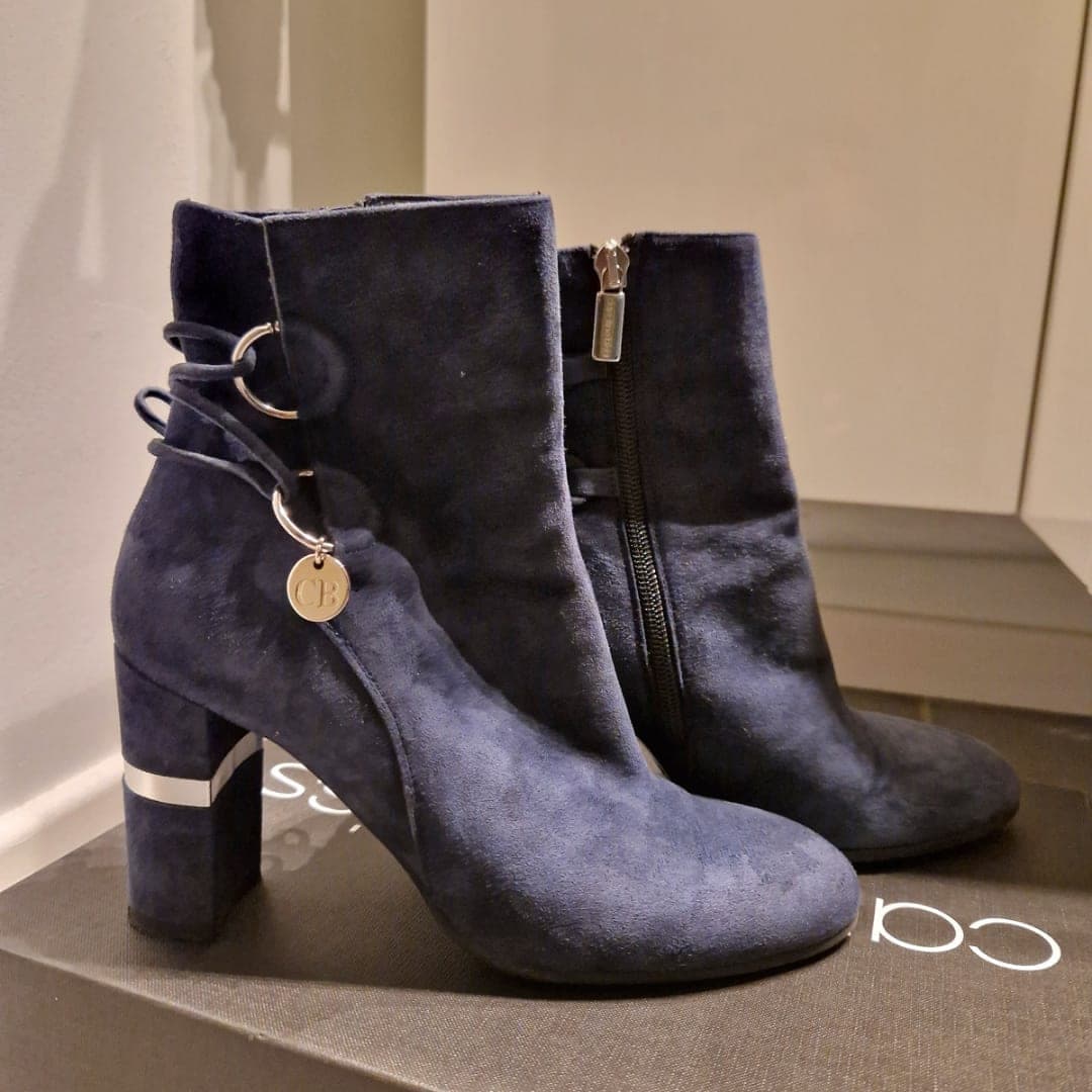Donkerblauwe suede laarzen met blokhak