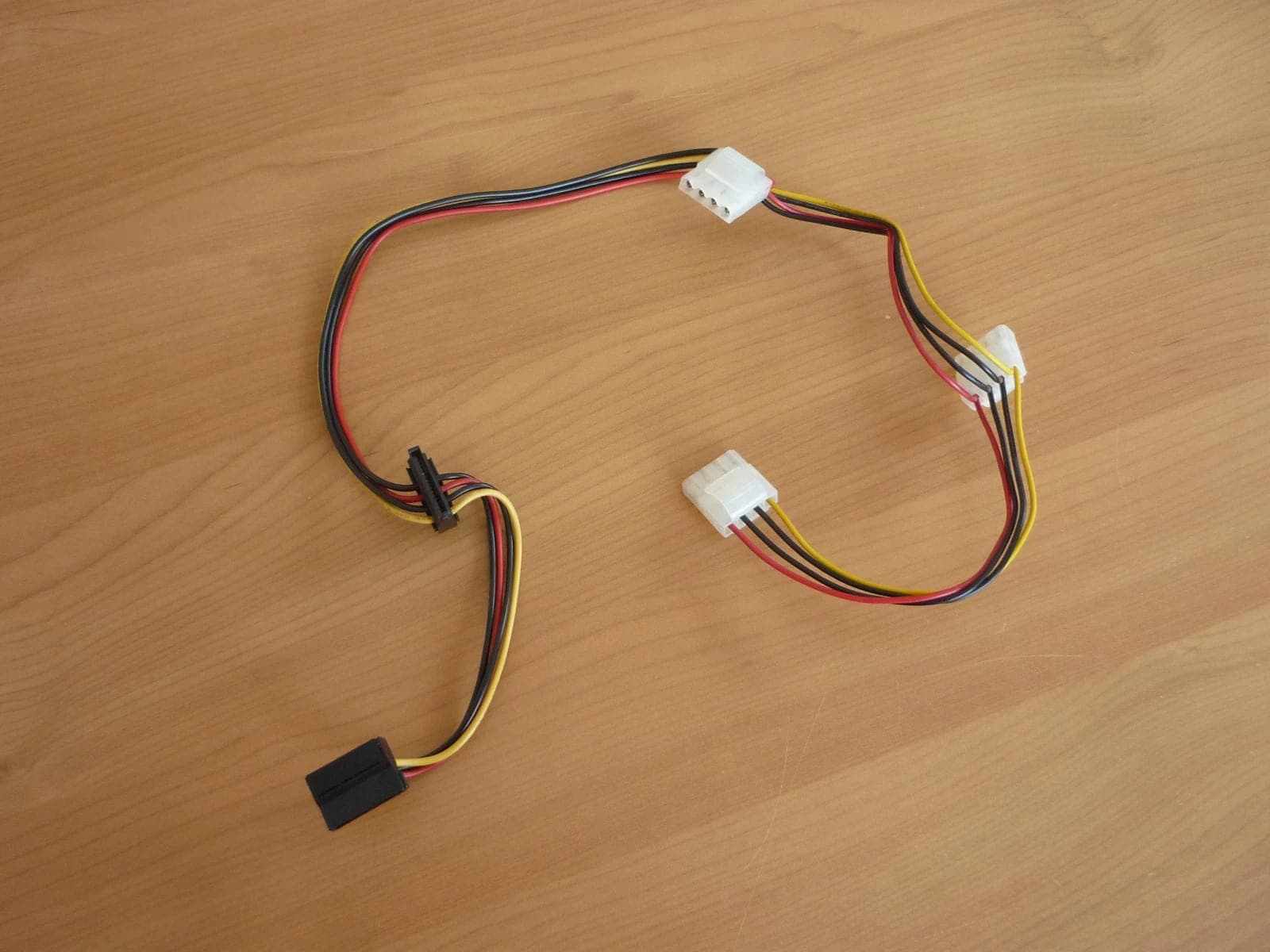 3x 4 Pin IDE female to 2x SATA Molex Splitter branch SATA
