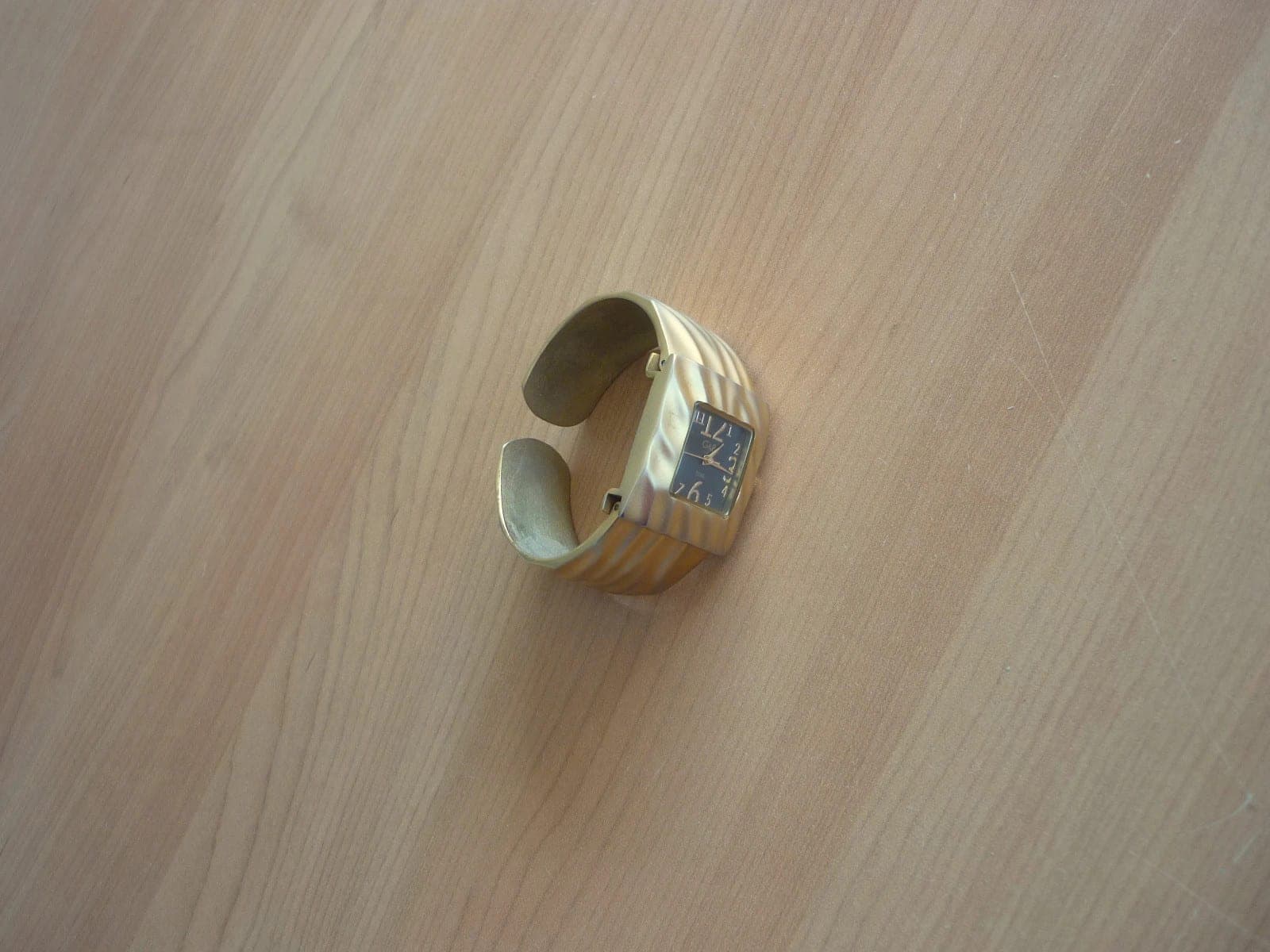 Goudkleurig metalen armband horloge van G&B time