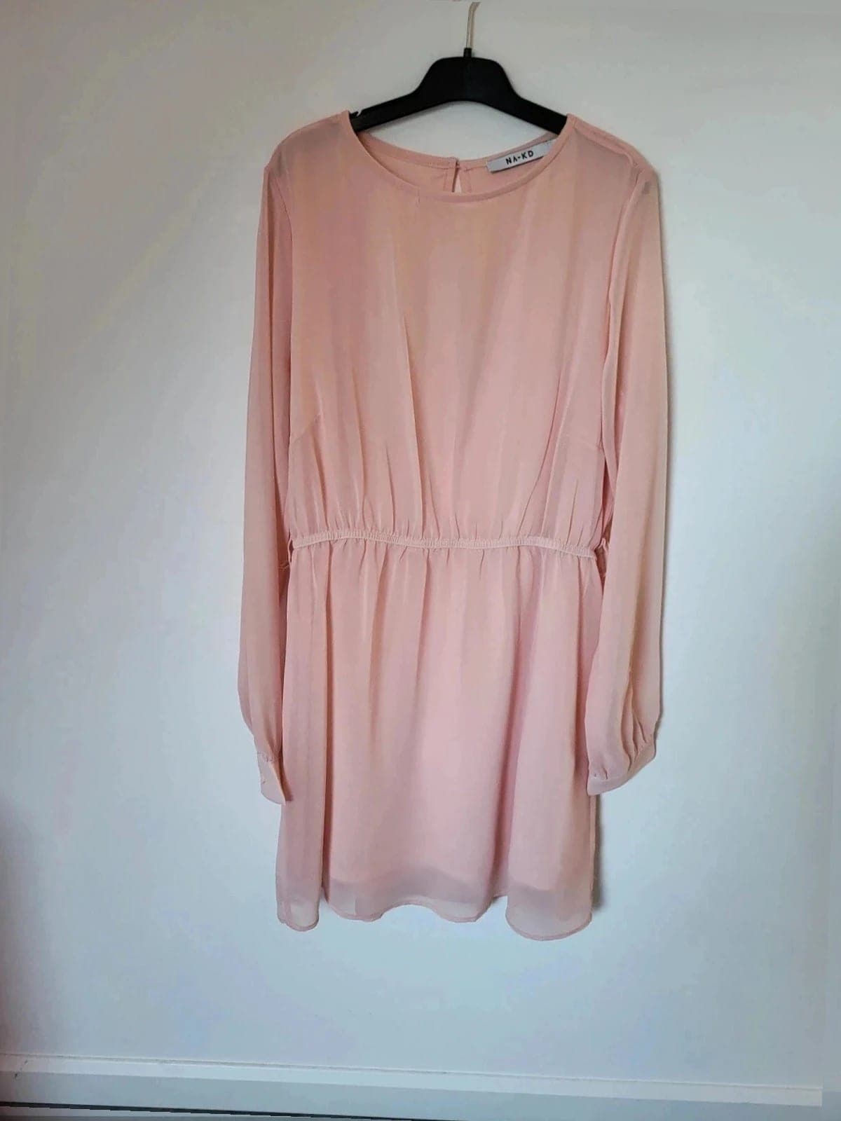 Roze Chiffon Jurk NA-KD maat 36 – luchtig, elegant