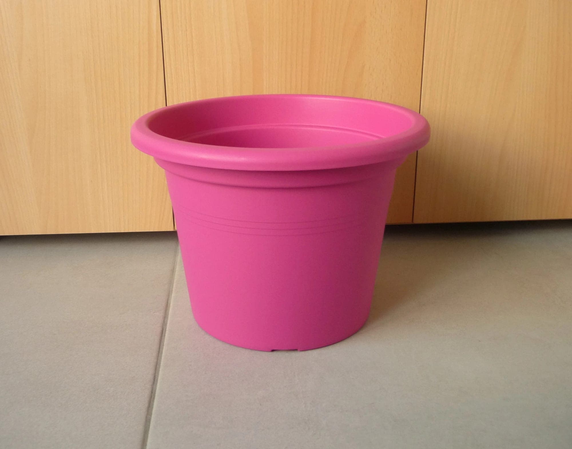 Fuchsia roze kunststof bloempot met afwateringsgaten kweekpot binnenpot Vaso cil