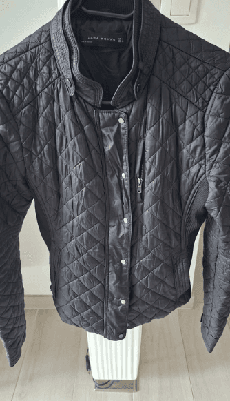 Zwart gestoffeerde jasje met quilted patroon