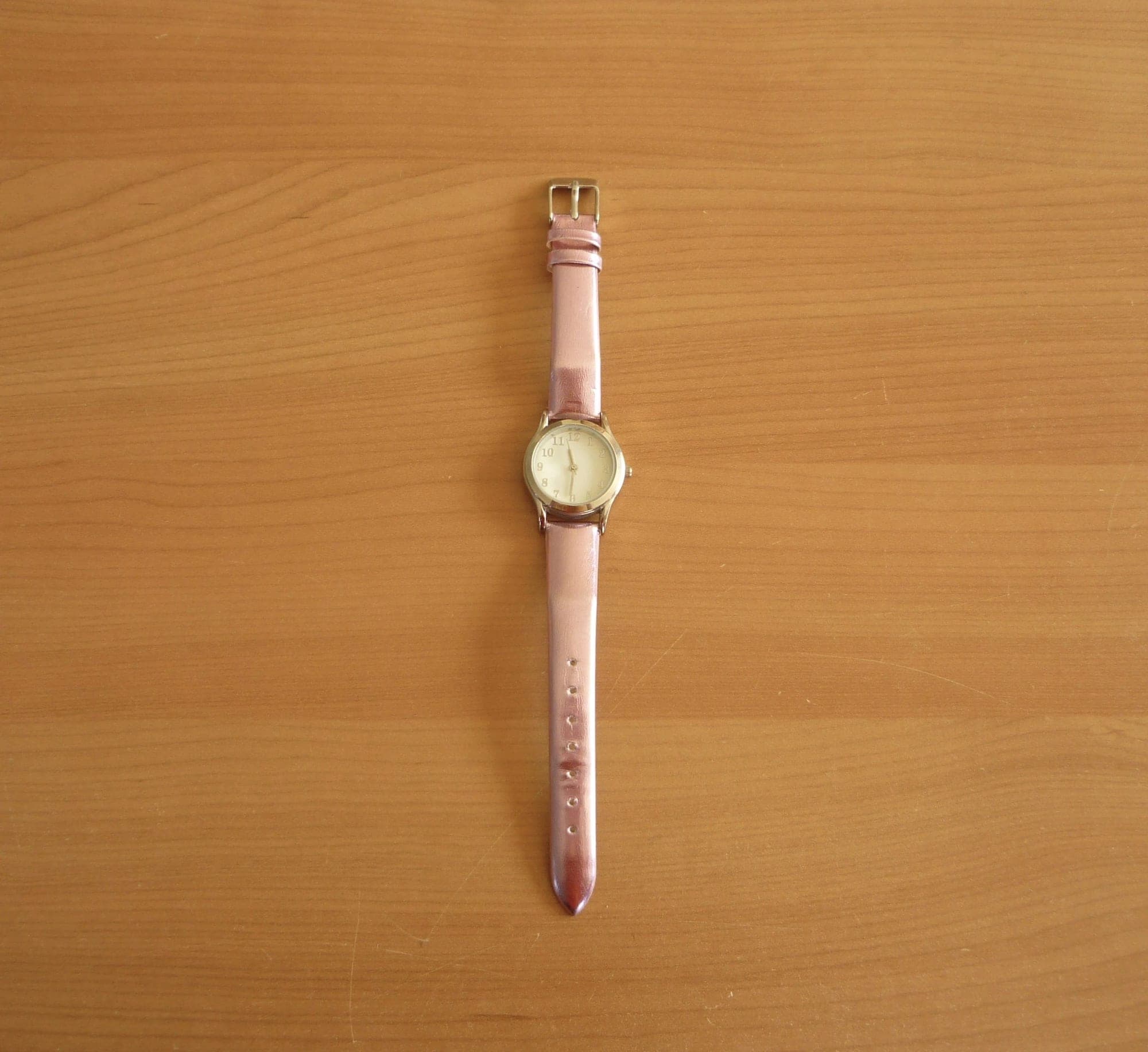 Zilverkleurig horloge met roze metallic horlogeband