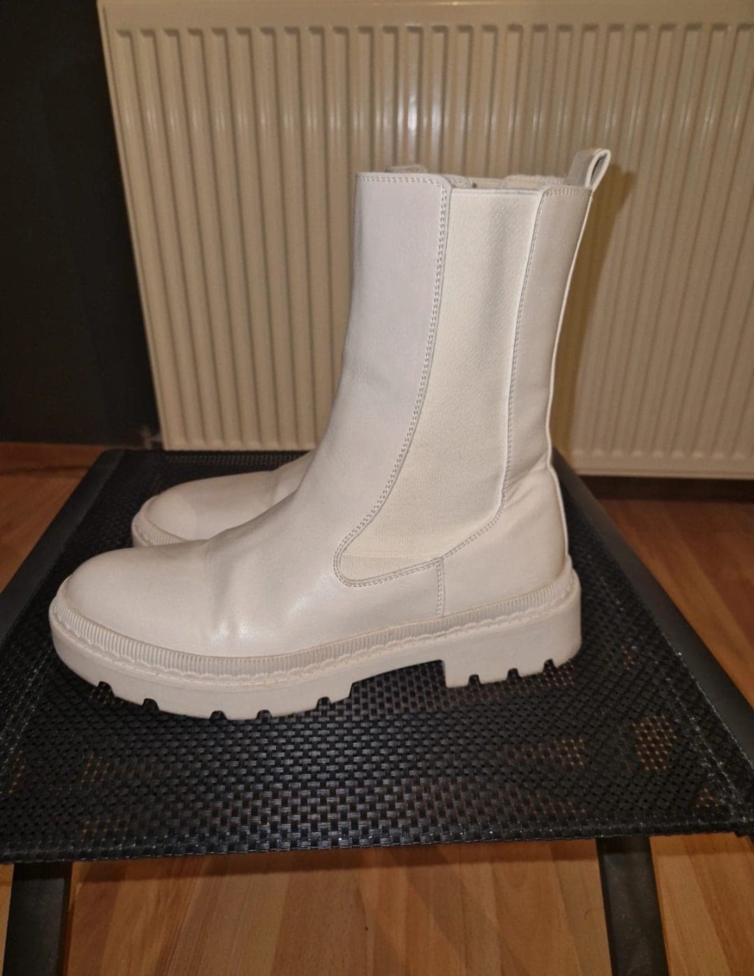 Witte / creme kleurige platform laarzen met trekkiesluiting en lug sole